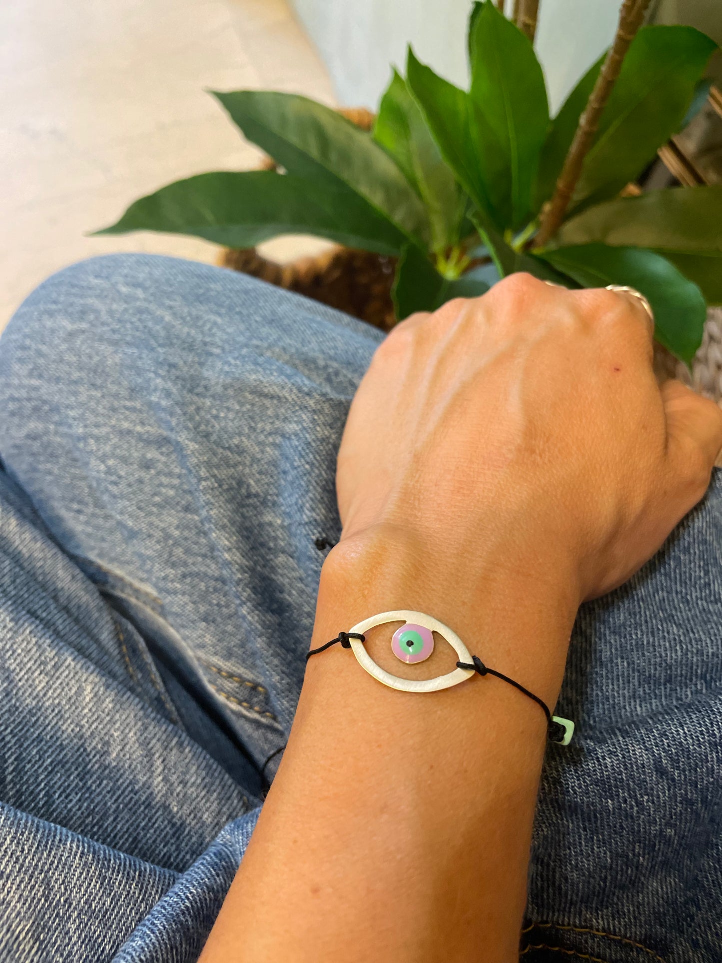 Brass bracelet with resin | Yellow Eye Bracelet - CURIUDO