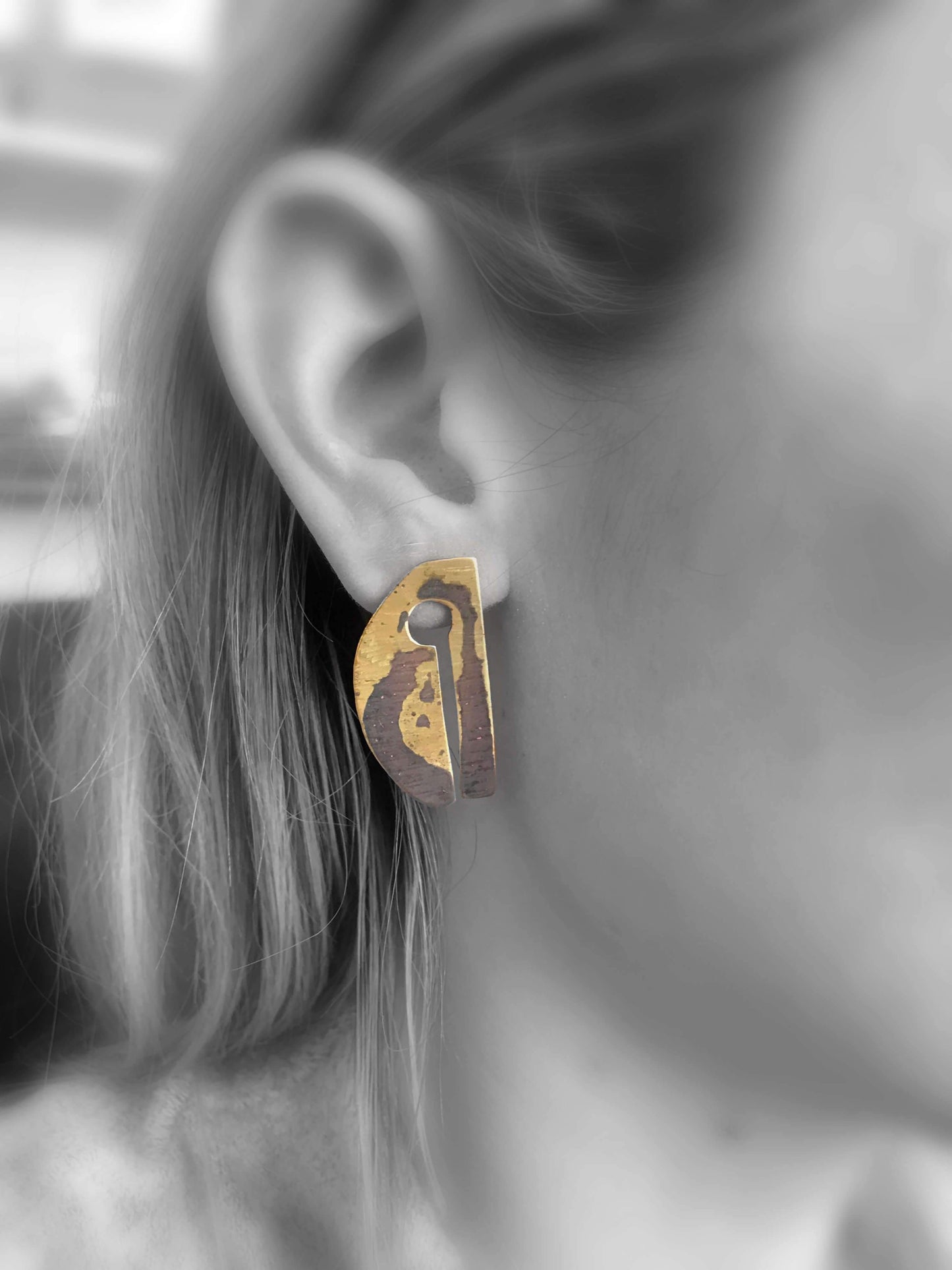 Oxidised brass earrings | Yellow - Black Past + Future Earrings - CURIUDO