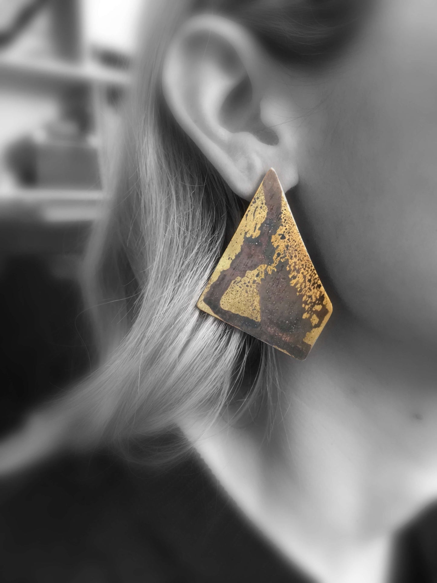 Oxidised brass earrings | Yellow - Black Fire In Geometry Earrings - CURIUDO