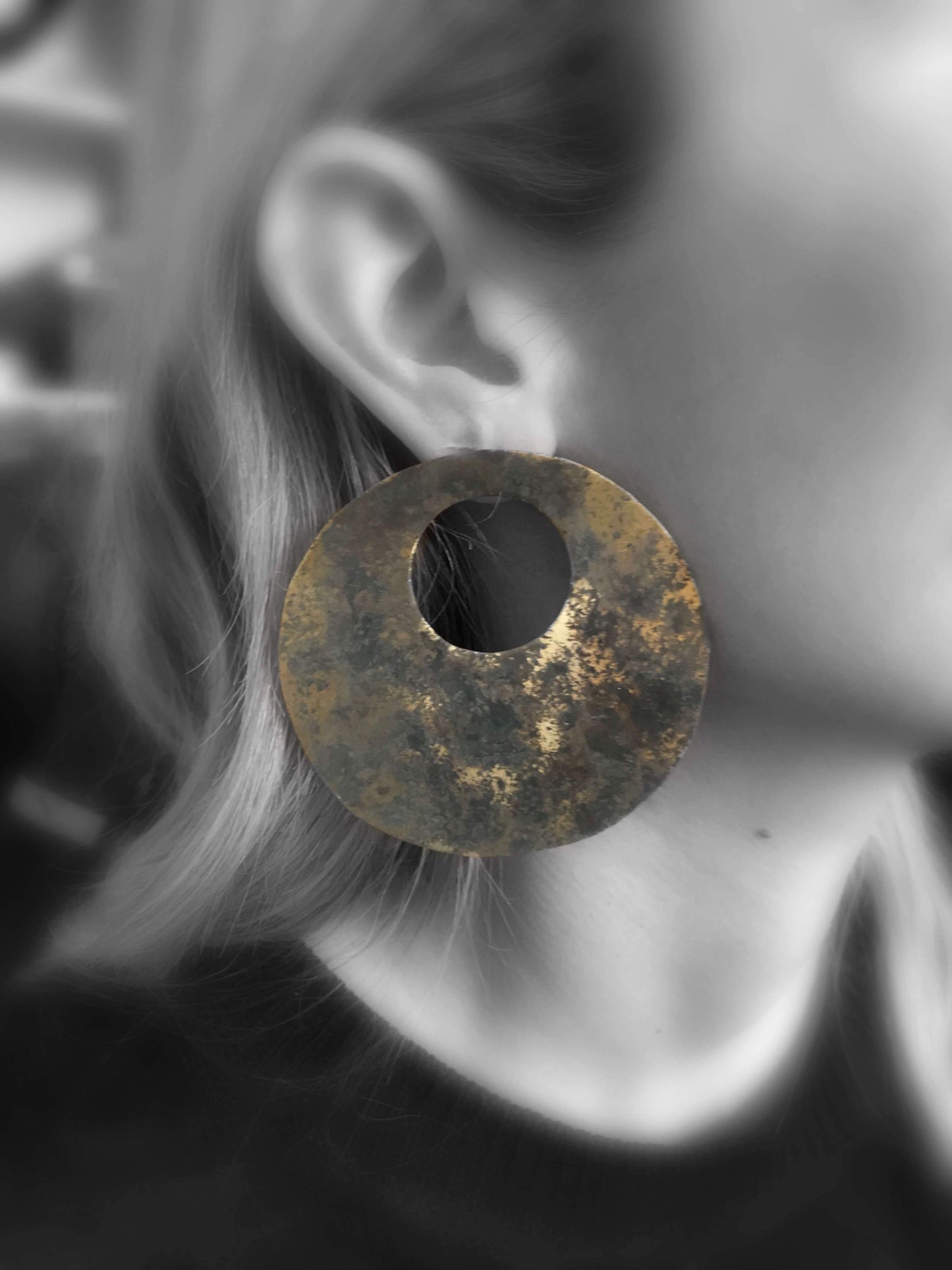 Oxidised brass earrings | Yellow - Black Full Moon Earrings - CURIUDO