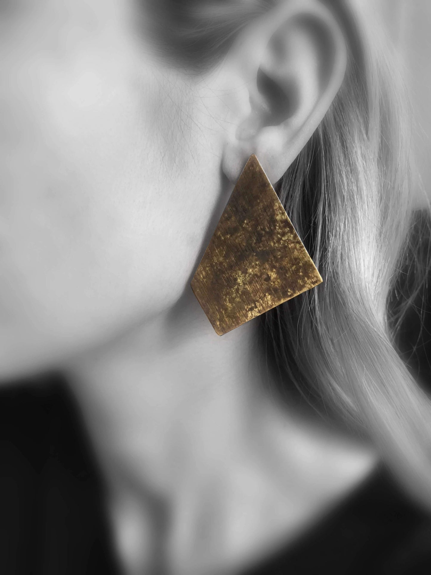 Oxidised brass earrings | Yellow - Black Fire In Geometry Earrings - CURIUDO
