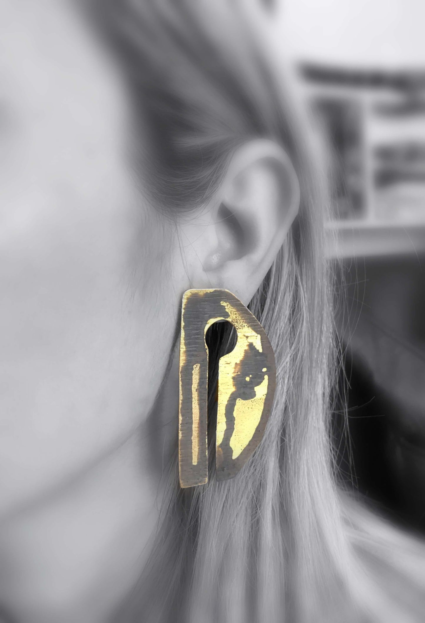 Oxidised brass earrings | Yellow - Black Past + Future Earrings - CURIUDO