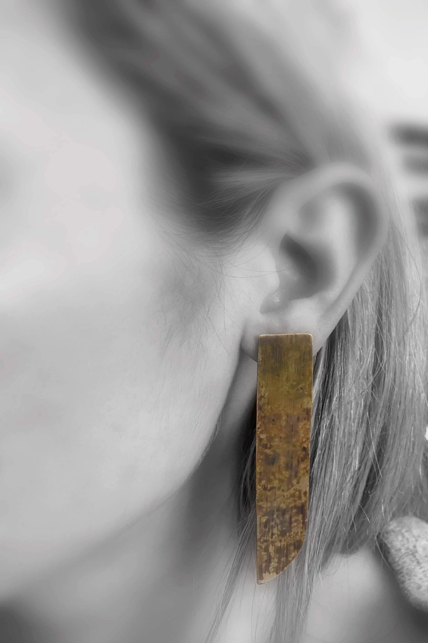 Oxidised brass earrings | Yellow - Black Afairesis Earrings - CURIUDO