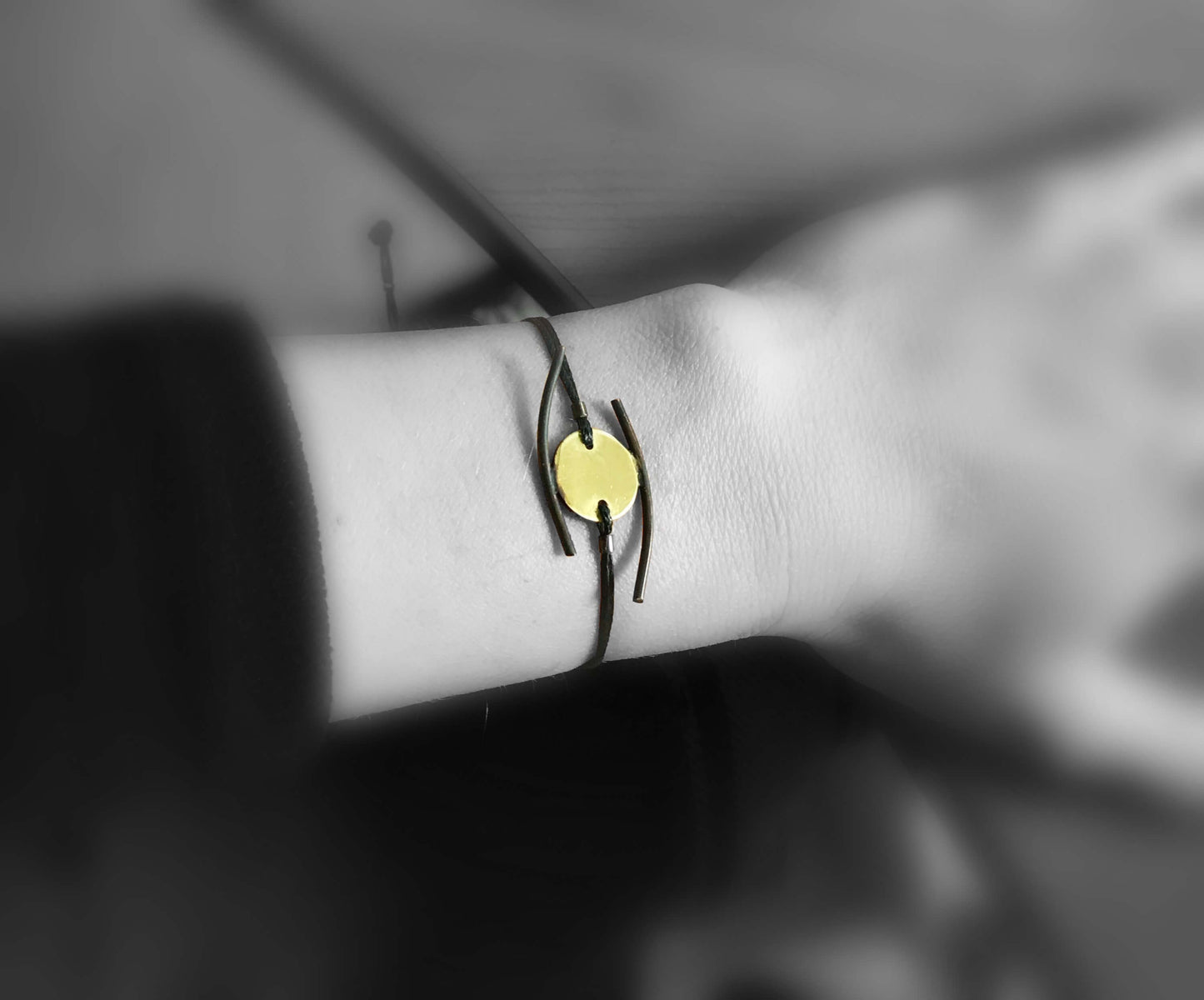 Oxidised brass brascelet | Black - Yellow Mataki Bracelet - CURIUDO