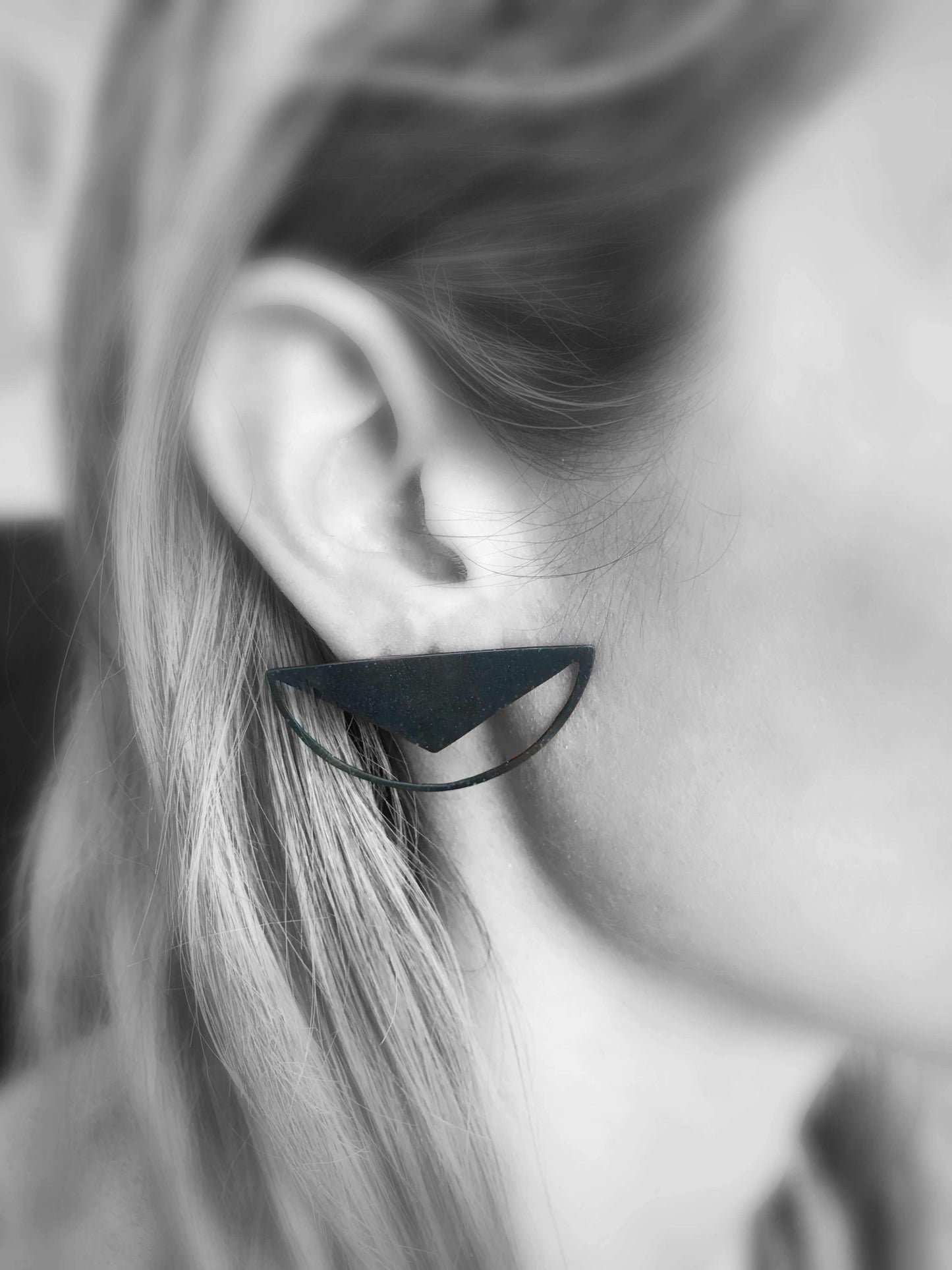 Oxidised brass earrings | Black Space In Frame Earrings - CURIUDO