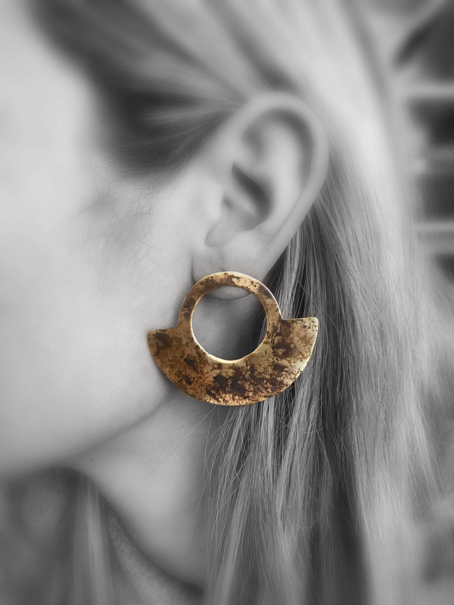 Oxidised brass earrings | Yellow - Black Balancing Earrings - CURIUDO