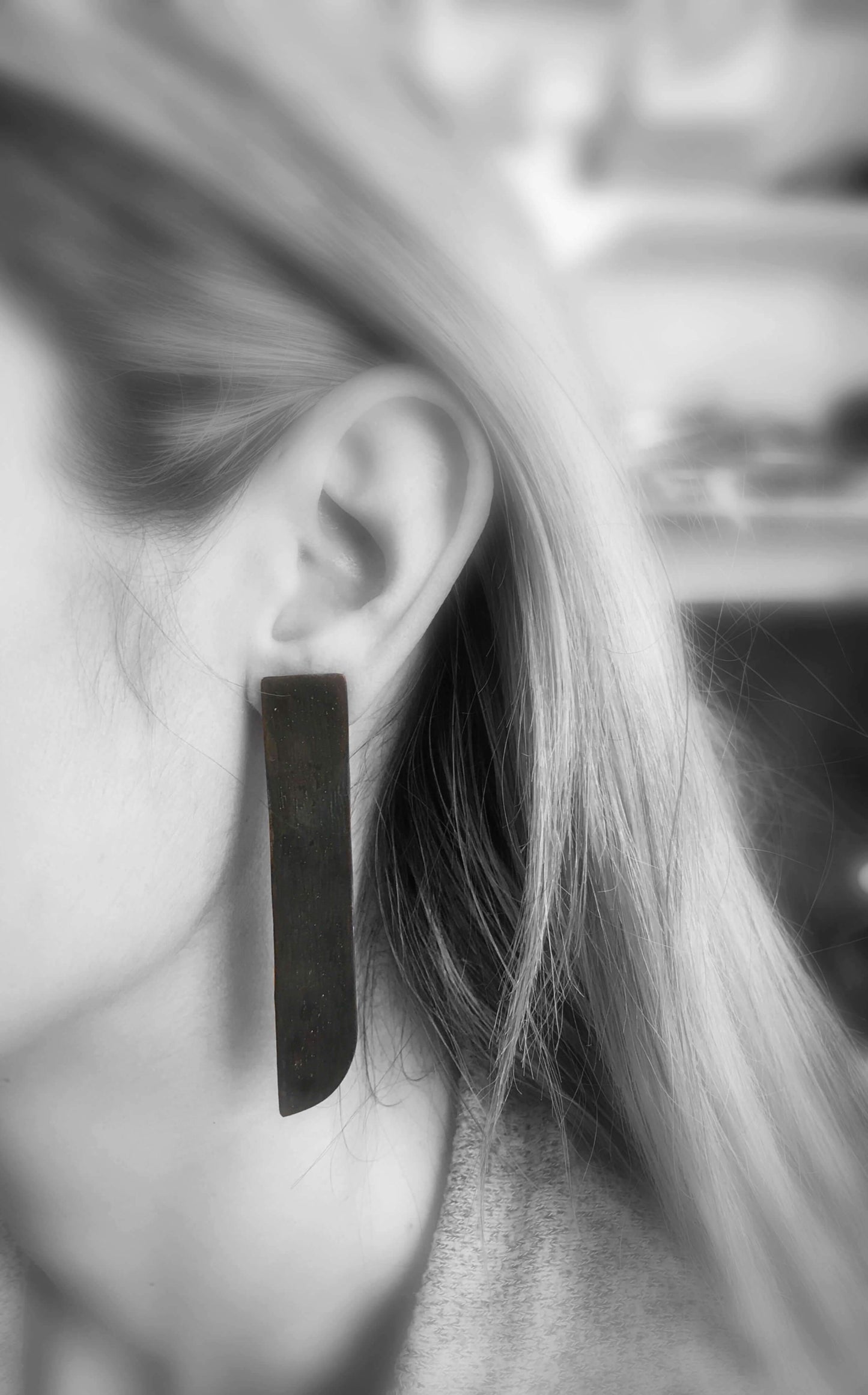 Oxidised brass earrings | Black Afairesis Earrings - CURIUDO