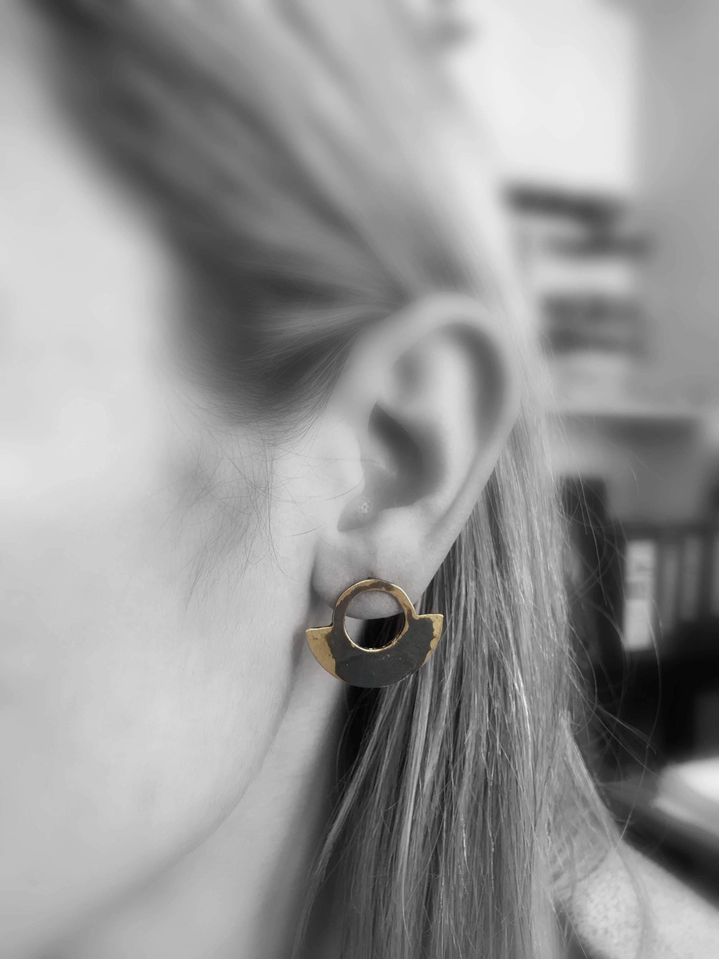 Oxidised brass earrings | Yellow - Black Balancing Earrings - CURIUDO