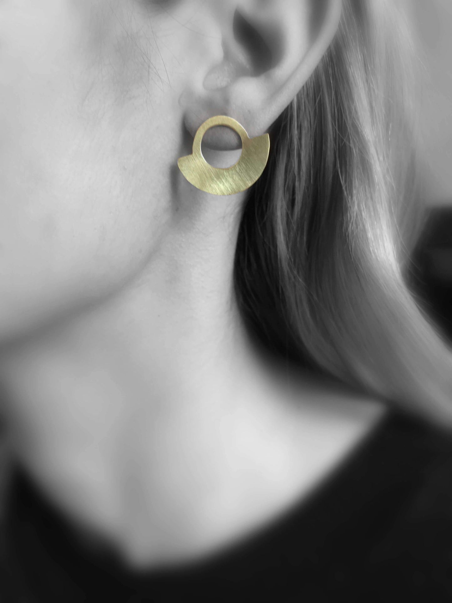 Brass earrings | Yellow Balancing Earrings - CURIUDO