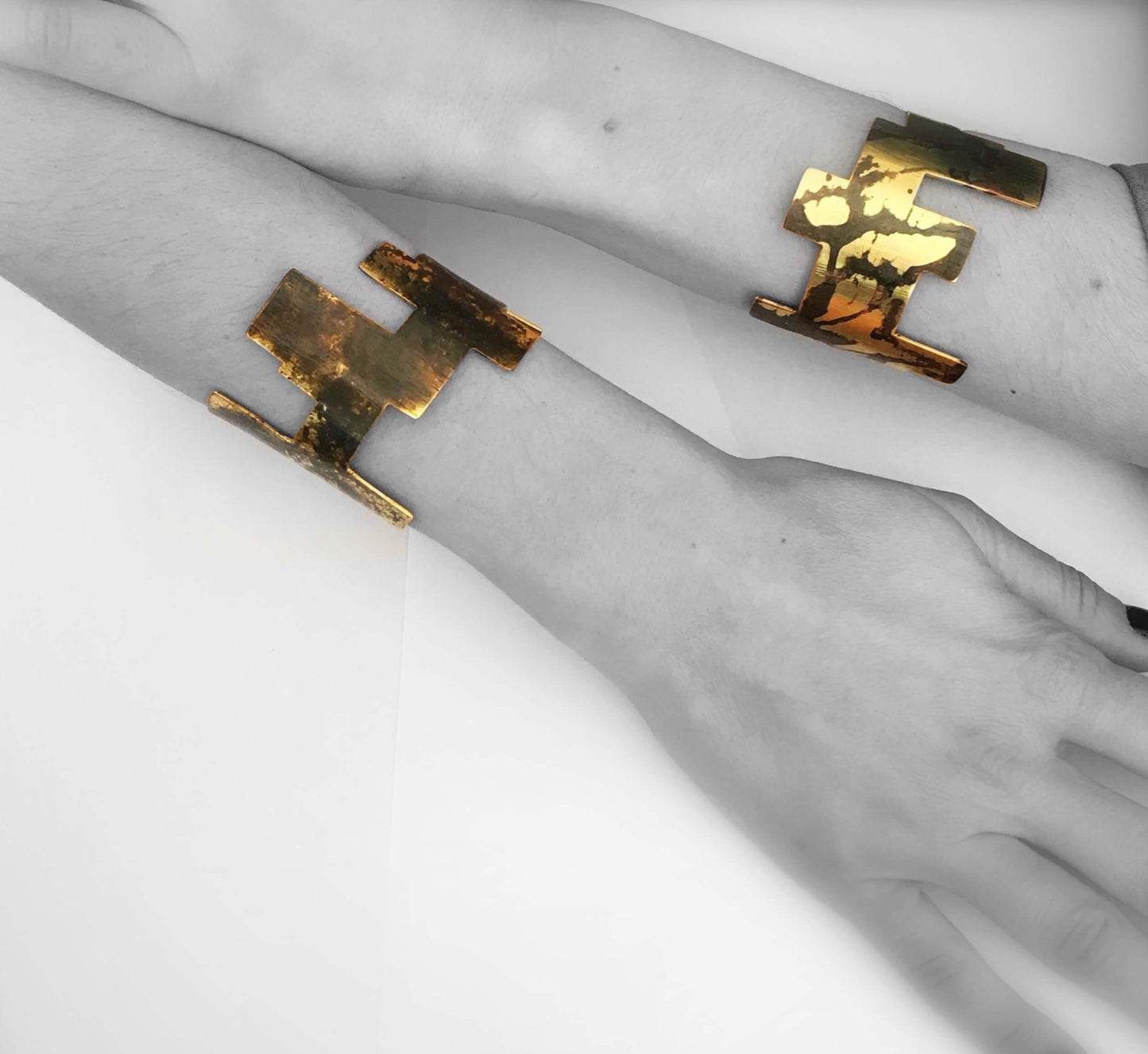 Oxidised brass cuff bracelet | Yellow - Black Tsakana Bracelet - CURIUDO