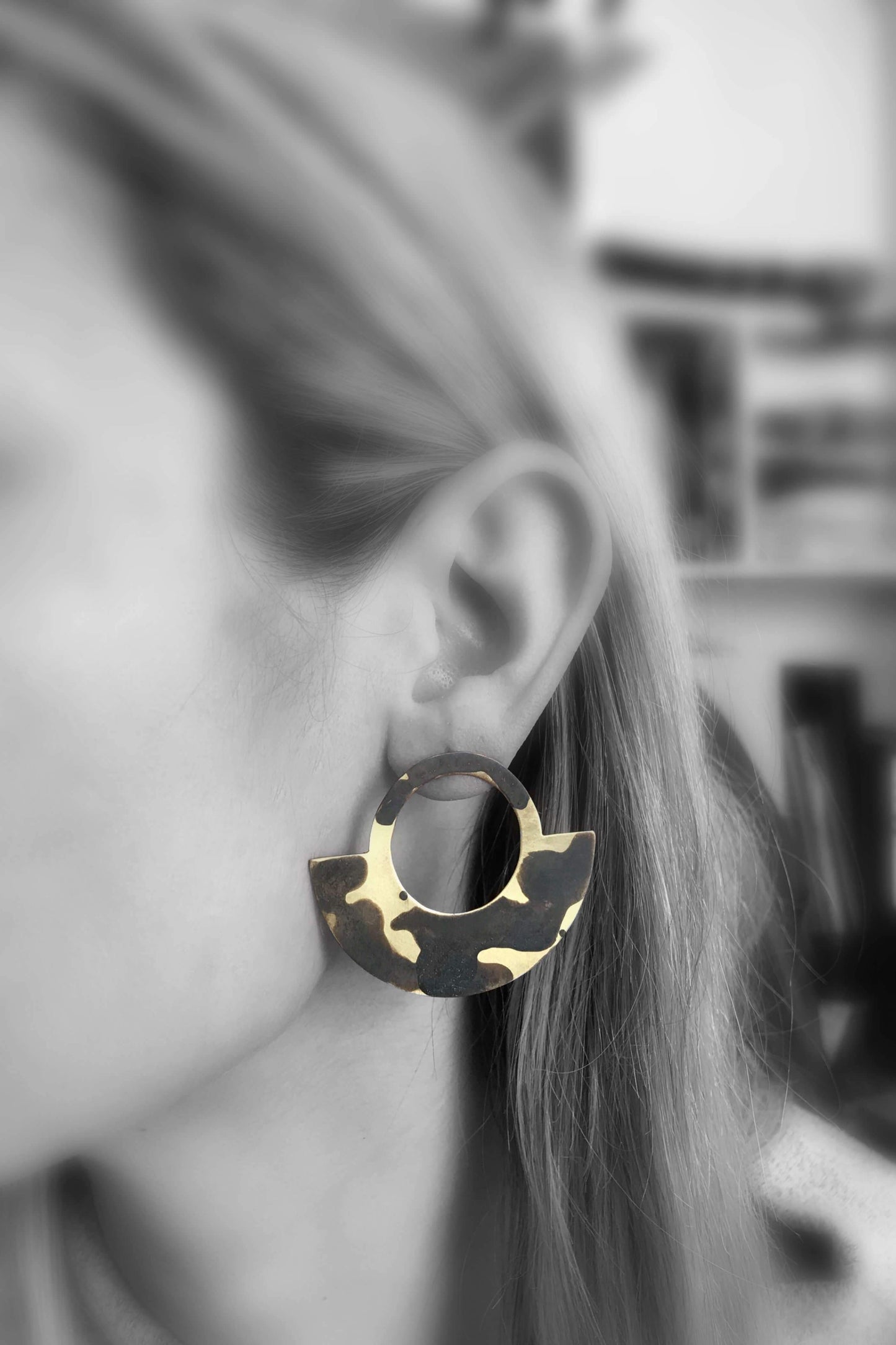 Oxidised brass earrings | Yellow - Black Balancing Earrings - CURIUDO