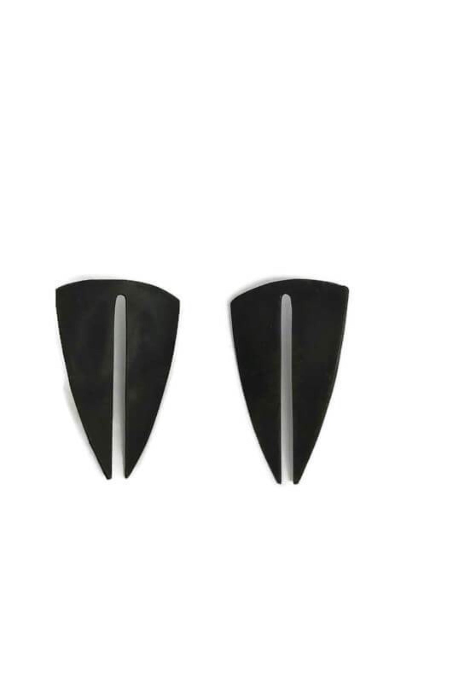 Oxidised brass earrings | Black Towards the Earth Earrings - CURIUDO