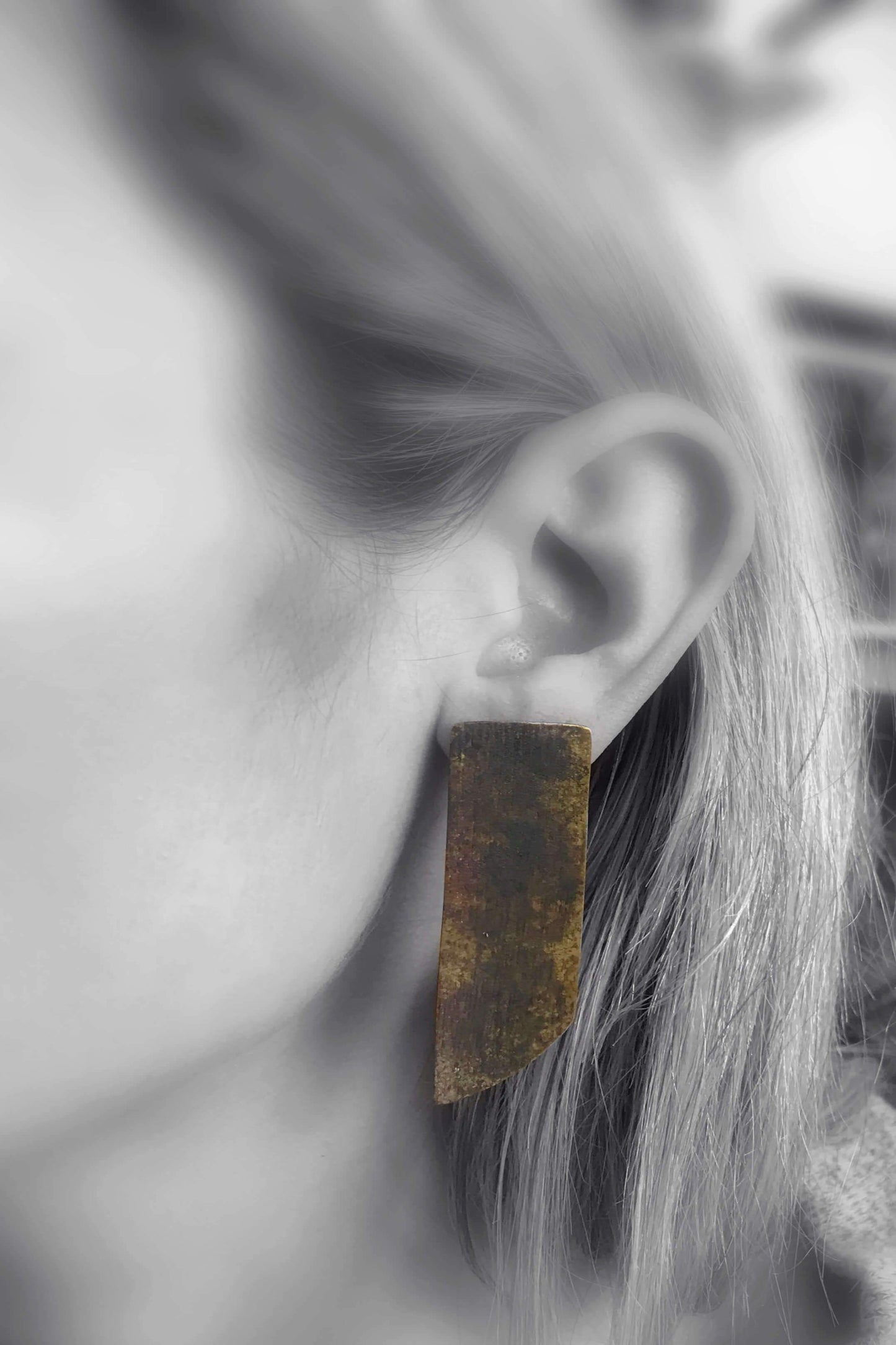 Oxidised brass earrings | Yellow - Black Afairesis Earrings - CURIUDO