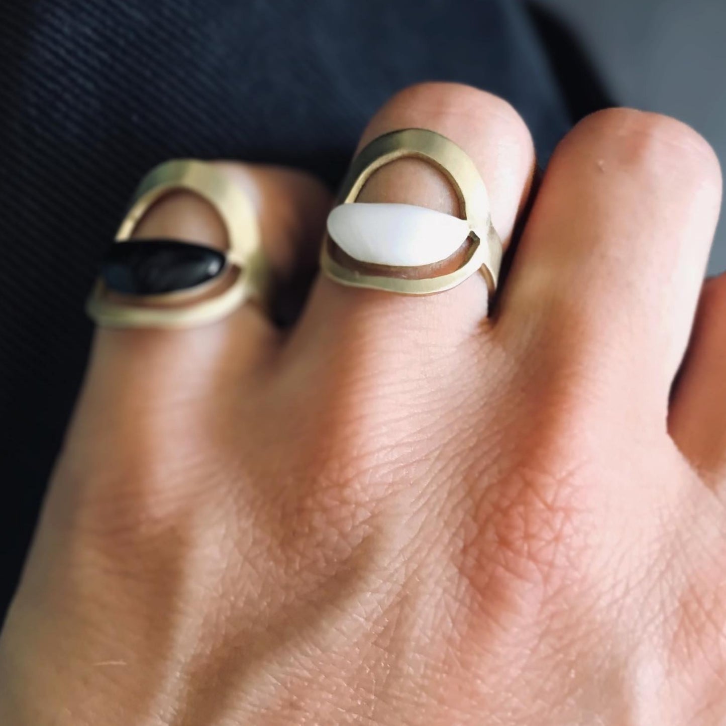 Brass ring with resin | Allure Ring - CURIUDO