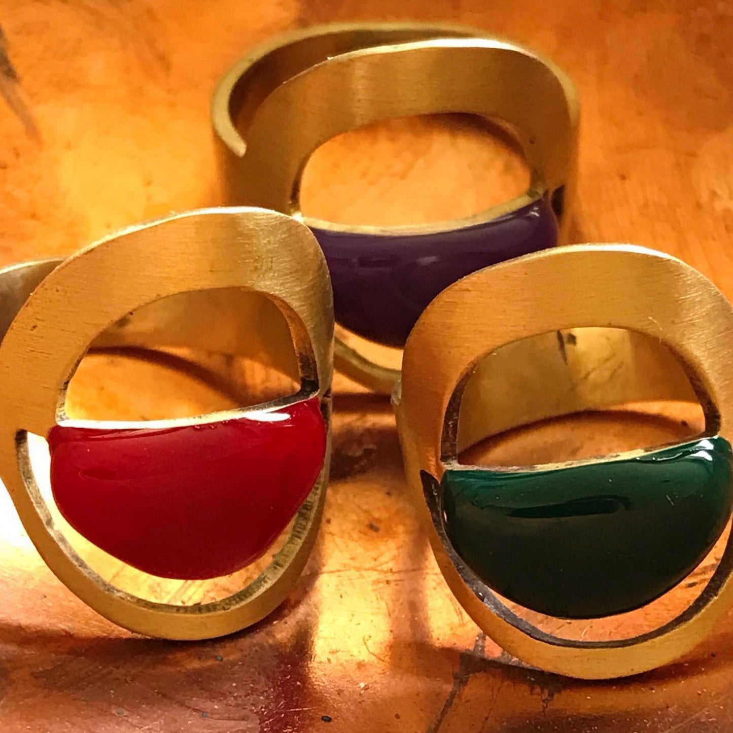 Brass ring with resin | Allure Ring - CURIUDO