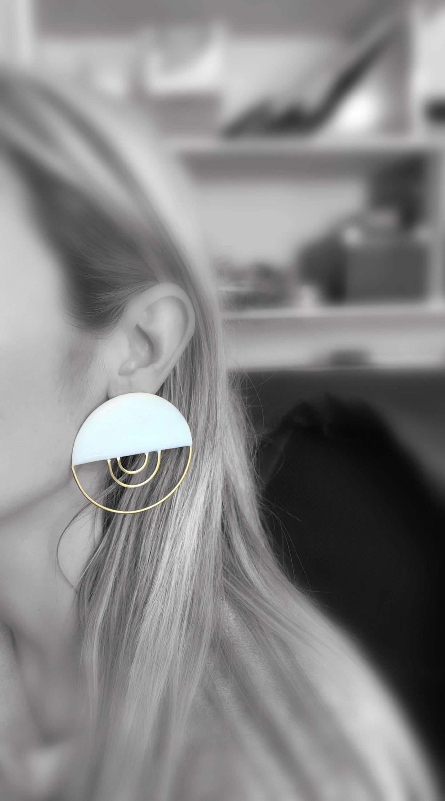 Brass earrings with resin | Sphere In Layers Earrings - CURIUDO