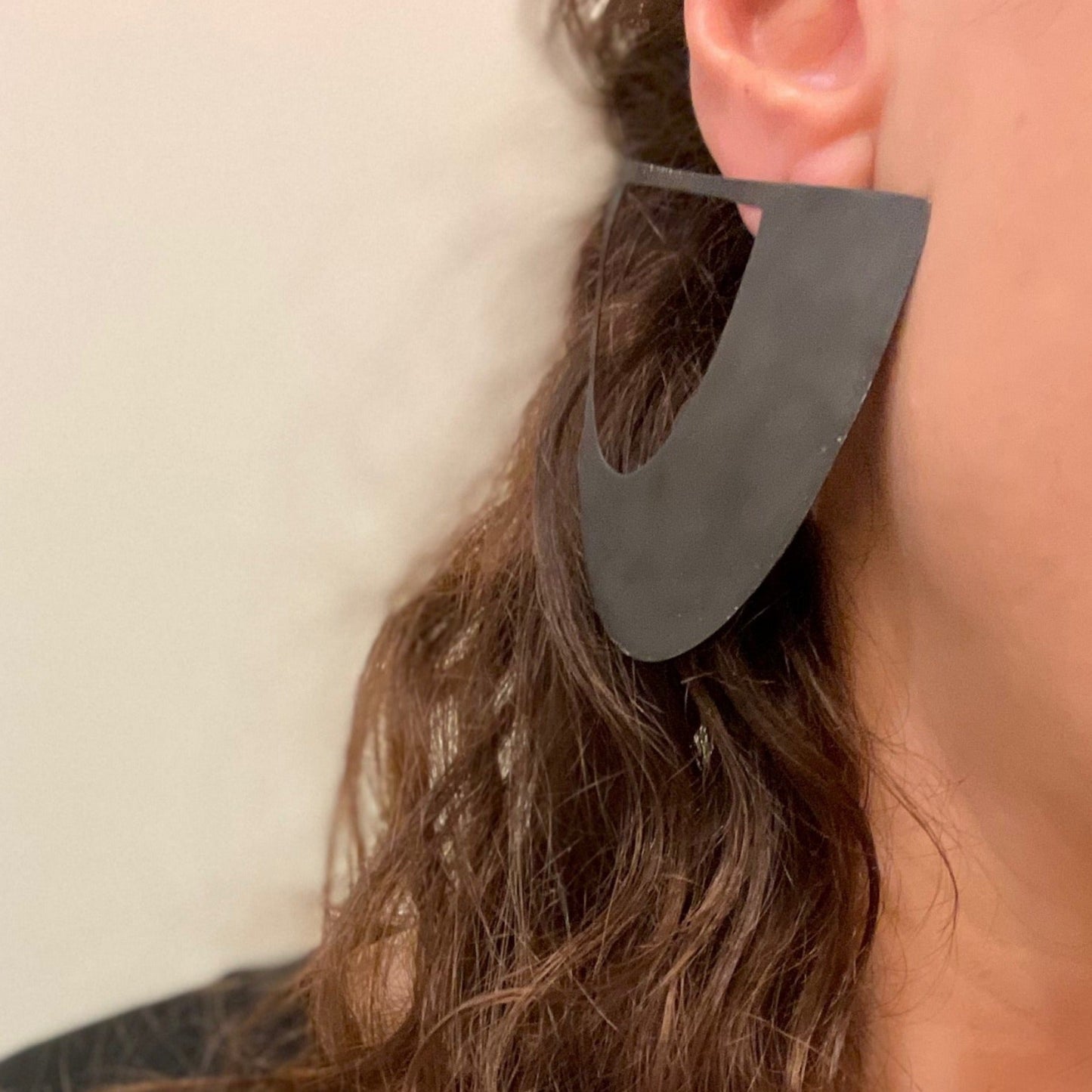 Oxidised brass Earrings | Black Drops Earrings - CURIUDO