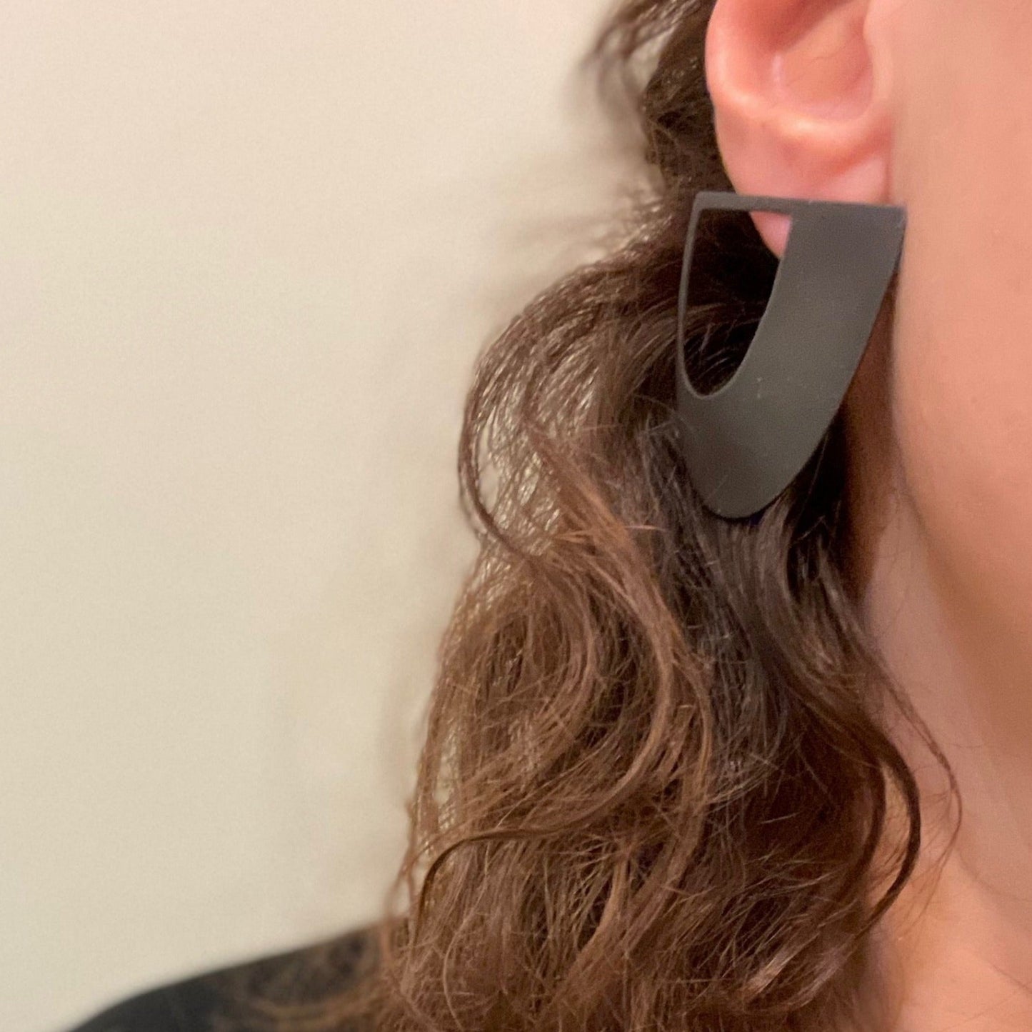 Oxidised brass Earrings | Black Drops Earrings - CURIUDO