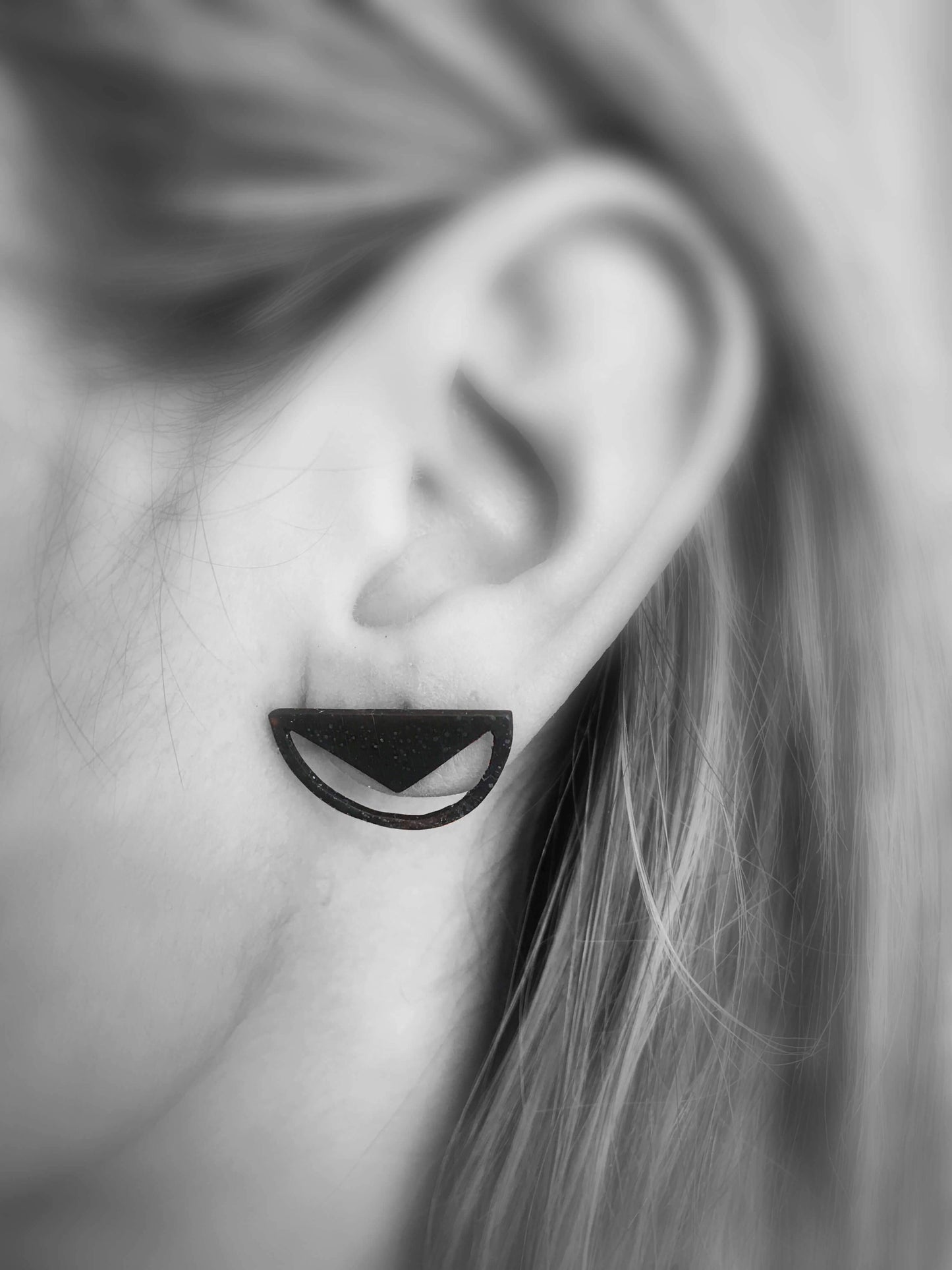 Oxidised brass earrings | Black Space In Frame Earrings - CURIUDO