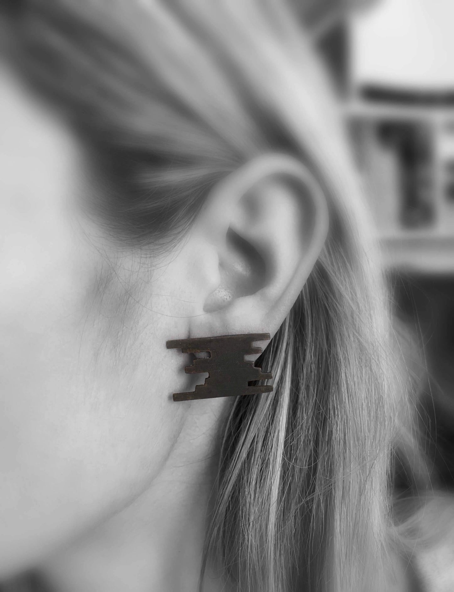 Oxidised brass earrings | Black Unified Lines Earrings - CURIUDO