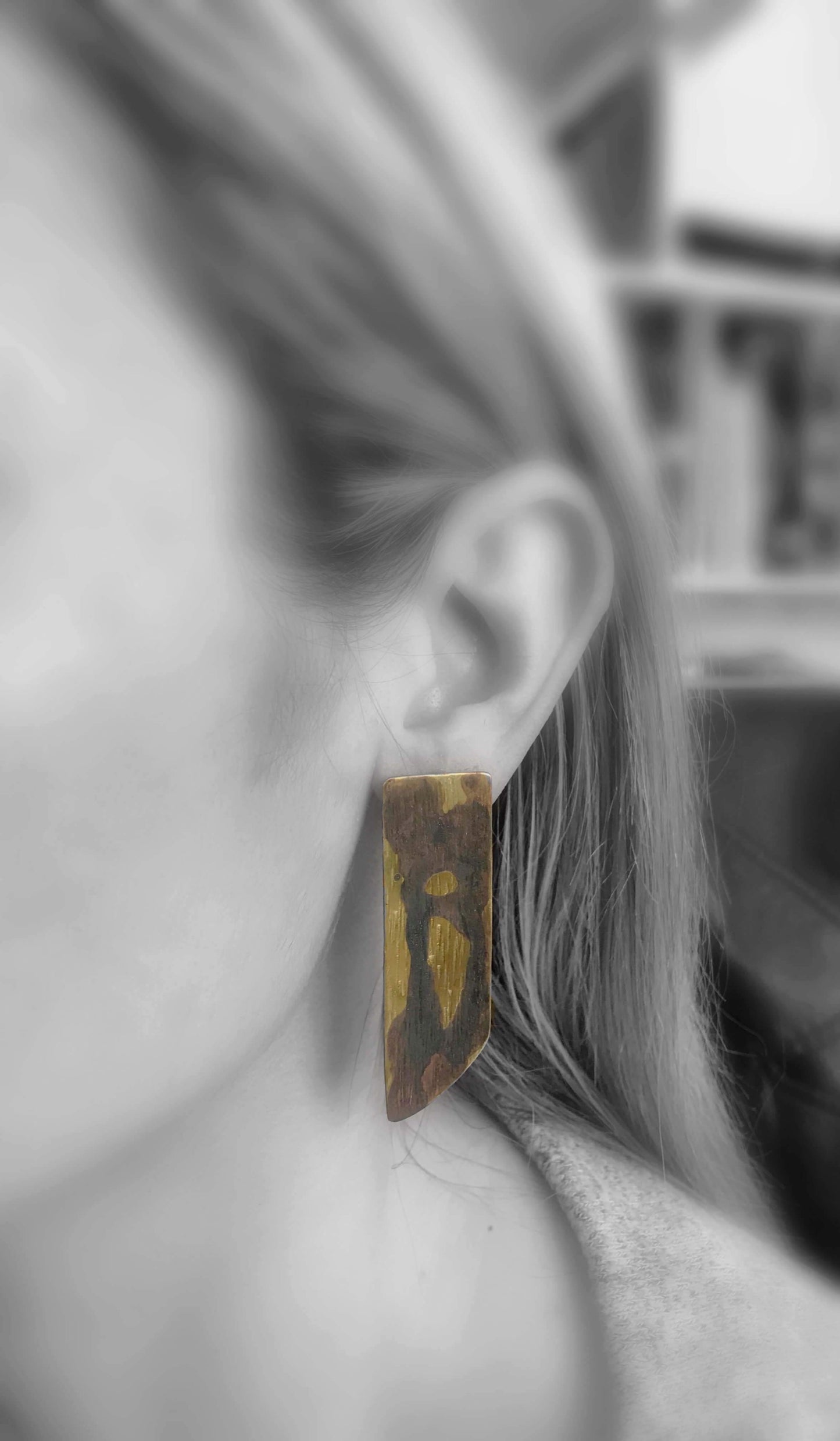 Oxidised brass earrings | Yellow - Black Afairesis Earrings - CURIUDO