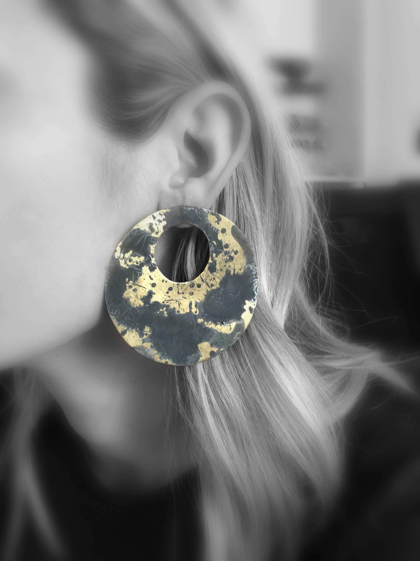 Oxidised brass earrings | Yellow - Black Full Moon Earrings - CURIUDO