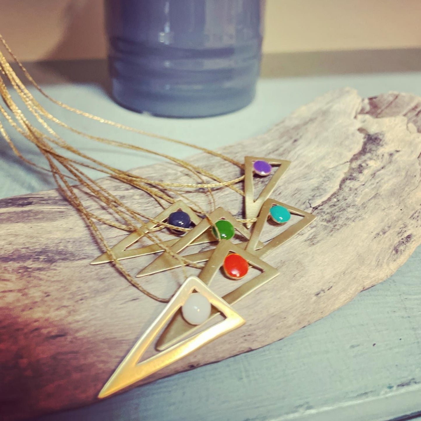 Brass necklace with resin | Glances Necklace - CURIUDO