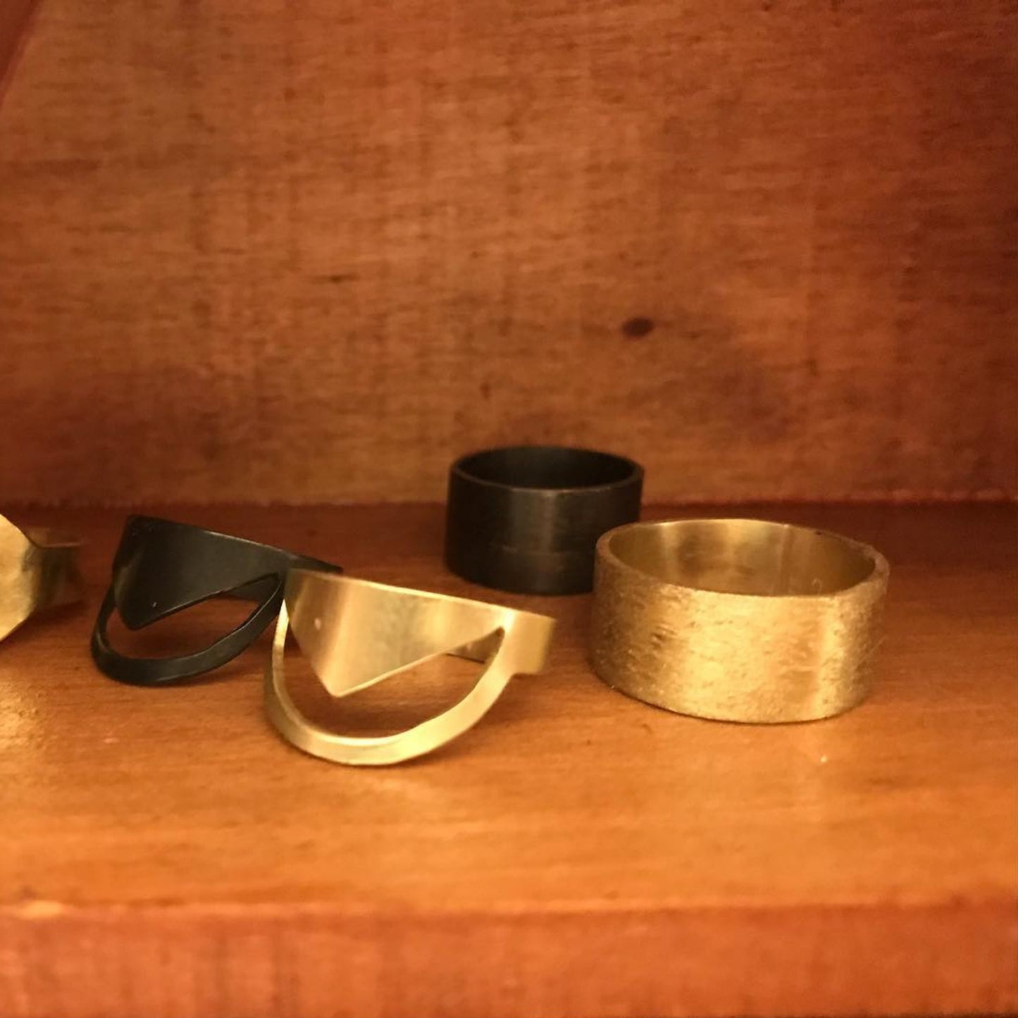 Oxidised brass ring | Black Space In Frame Ring - CURIUDO