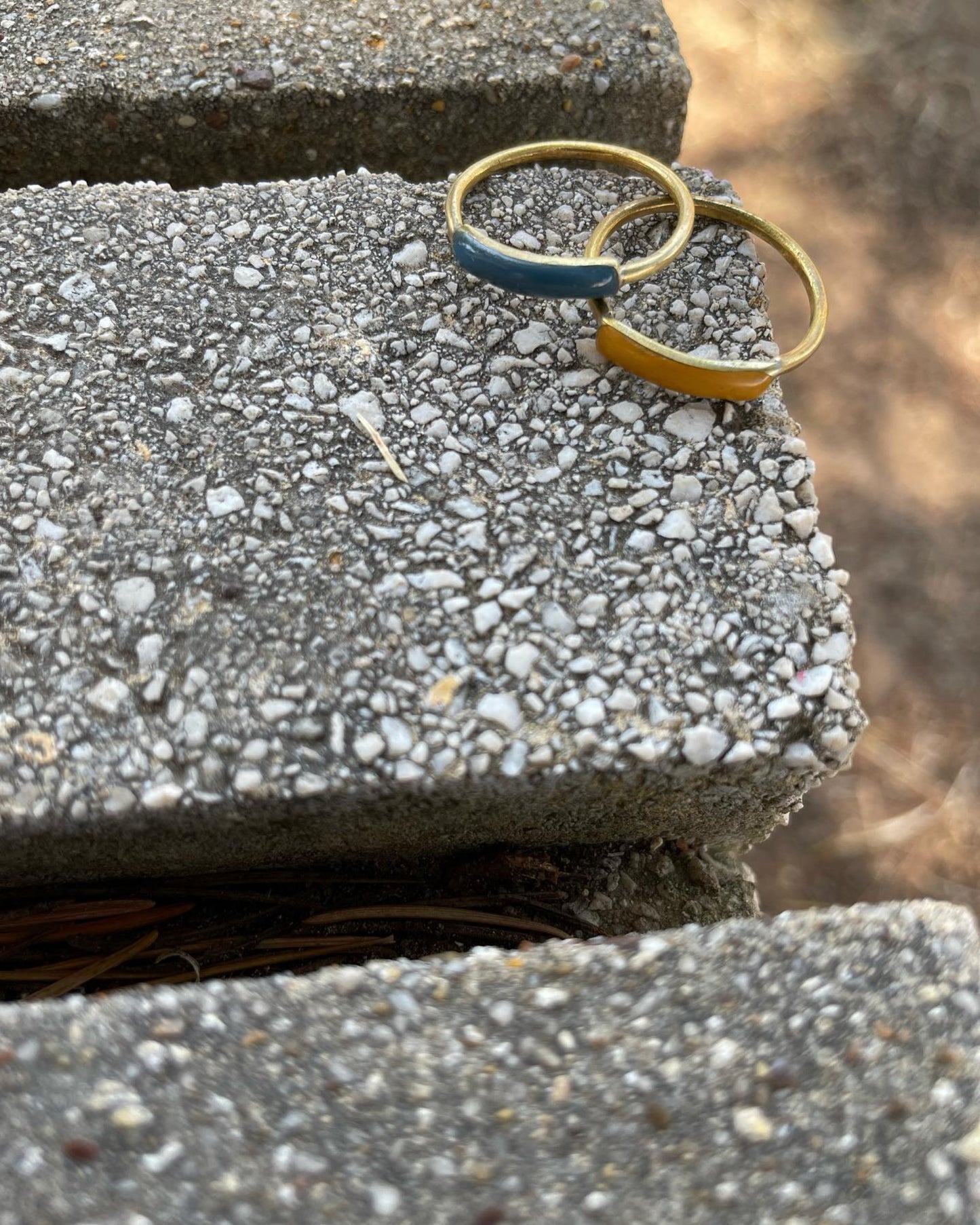 Brass Ring with dark green resin | Eclipse Ring - CURIUDO