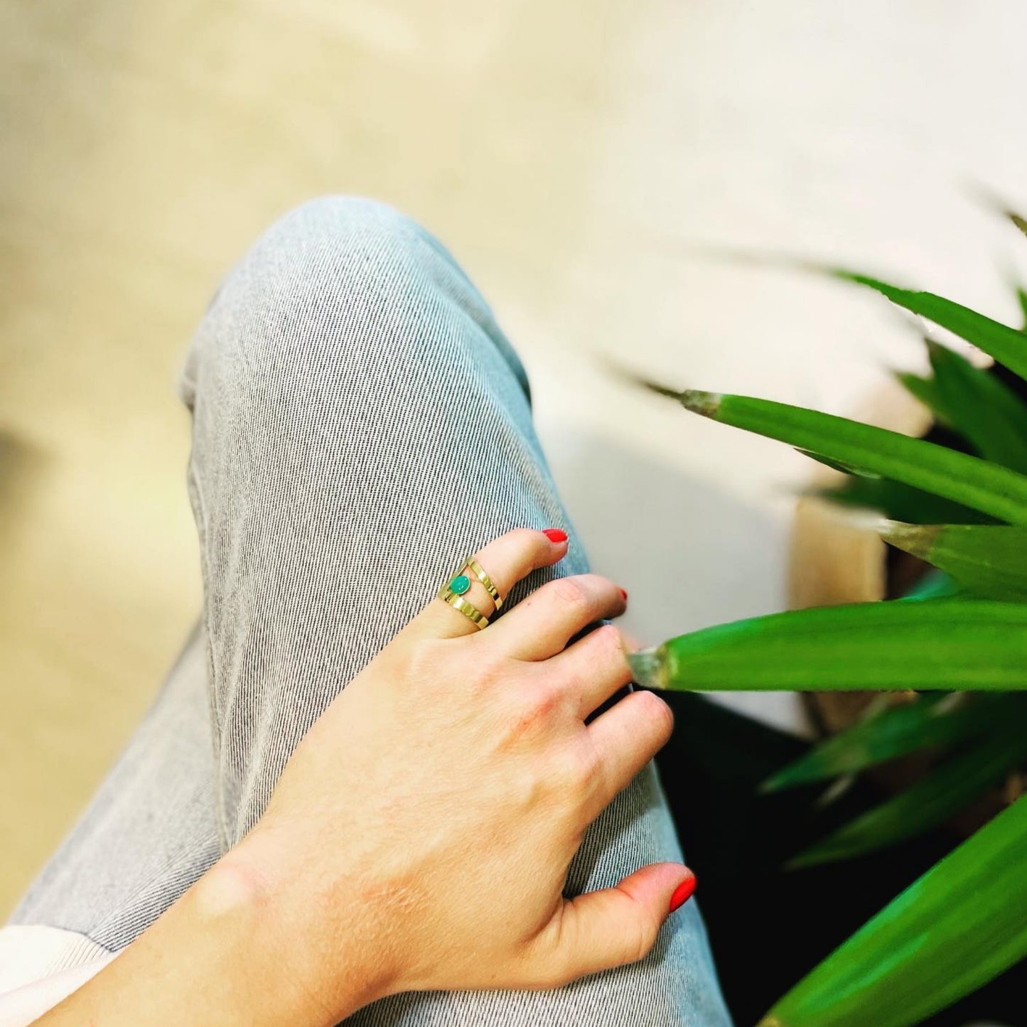 Brass ring with resin | Glances Ring - CURIUDO