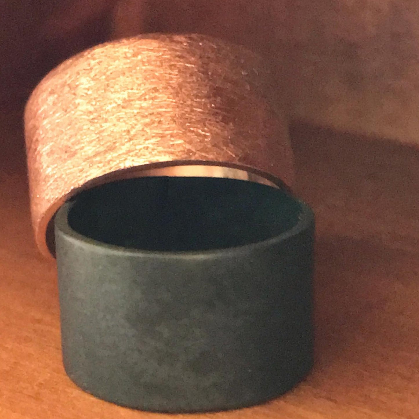 Oxidised copper rings | Rose - Black Rolling Rings - CURIUDO