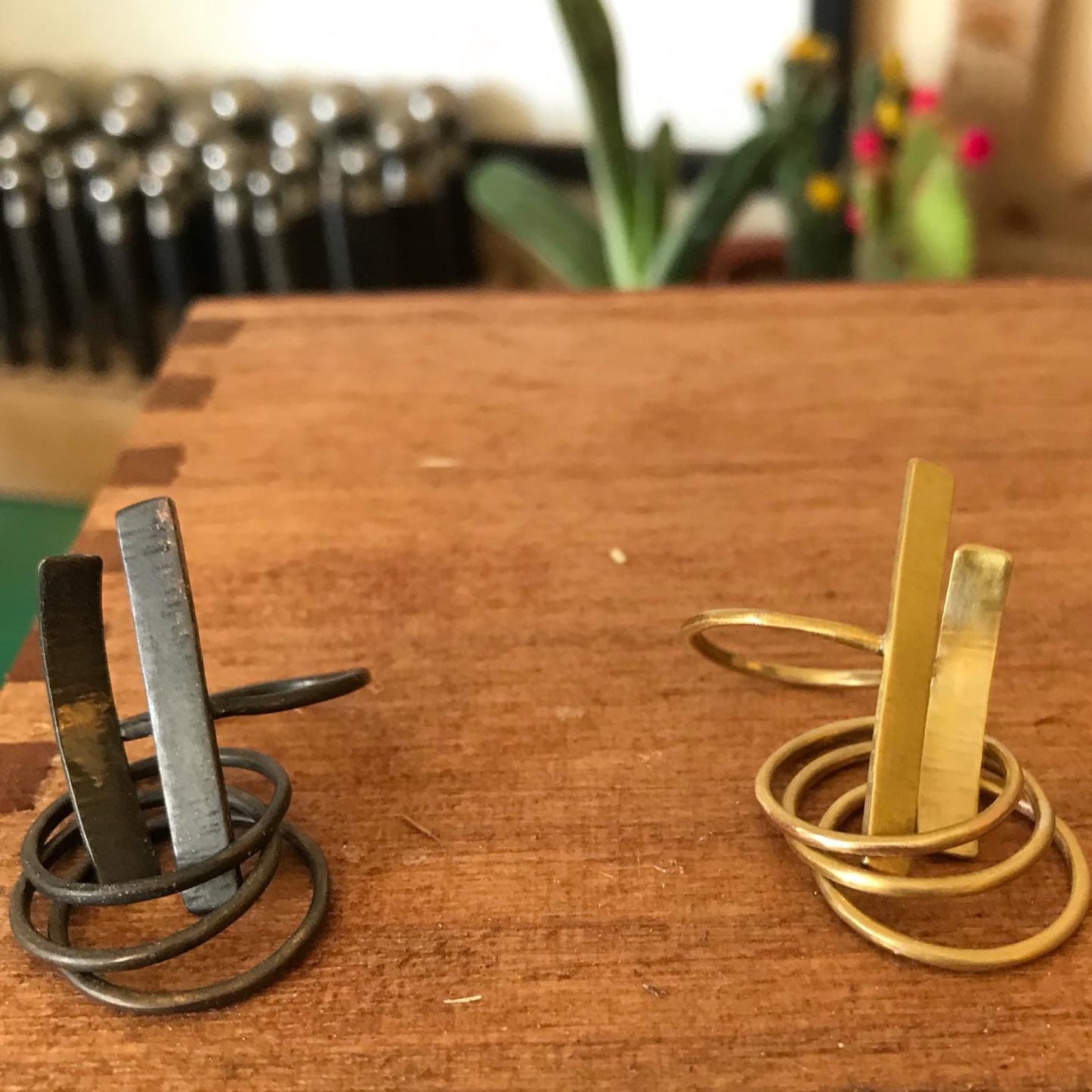 Oxidised brass ring | Black Siglisis Ring - CURIUDO