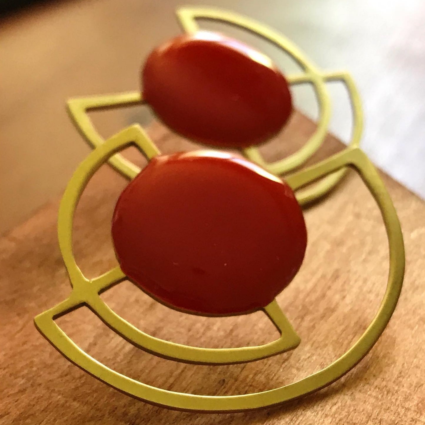 Brass earrings with resin | Solaris Earrings - CURIUDO