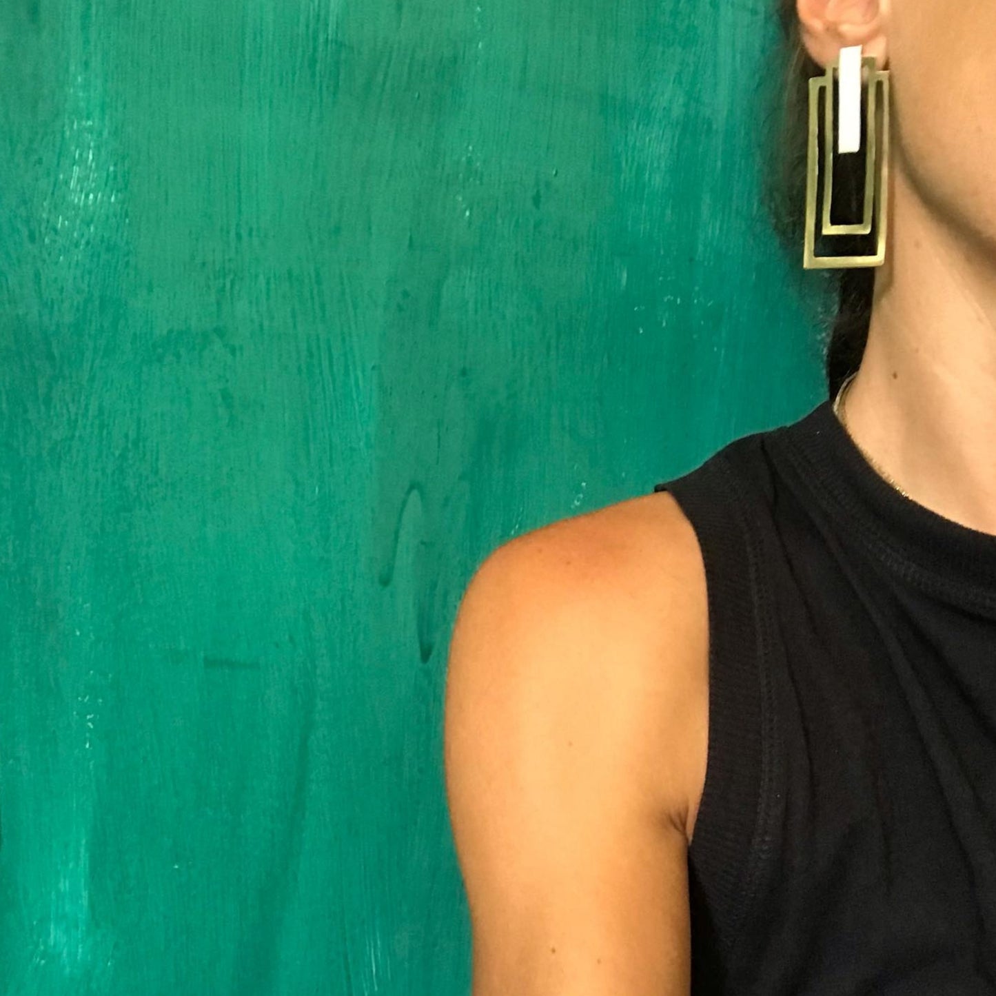 Brass earrings with resin | Structures Earrings - CURIUDO