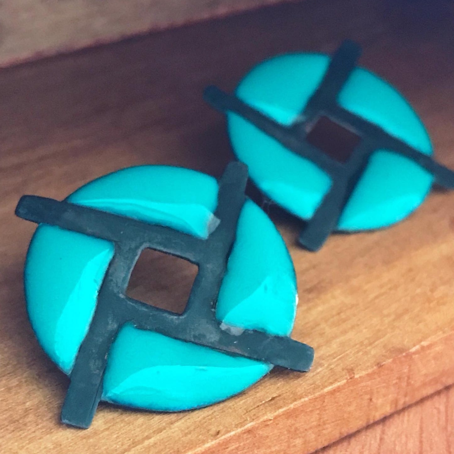 Oxidised brass earrings with resin | Windmills Earrings - CURIUDO