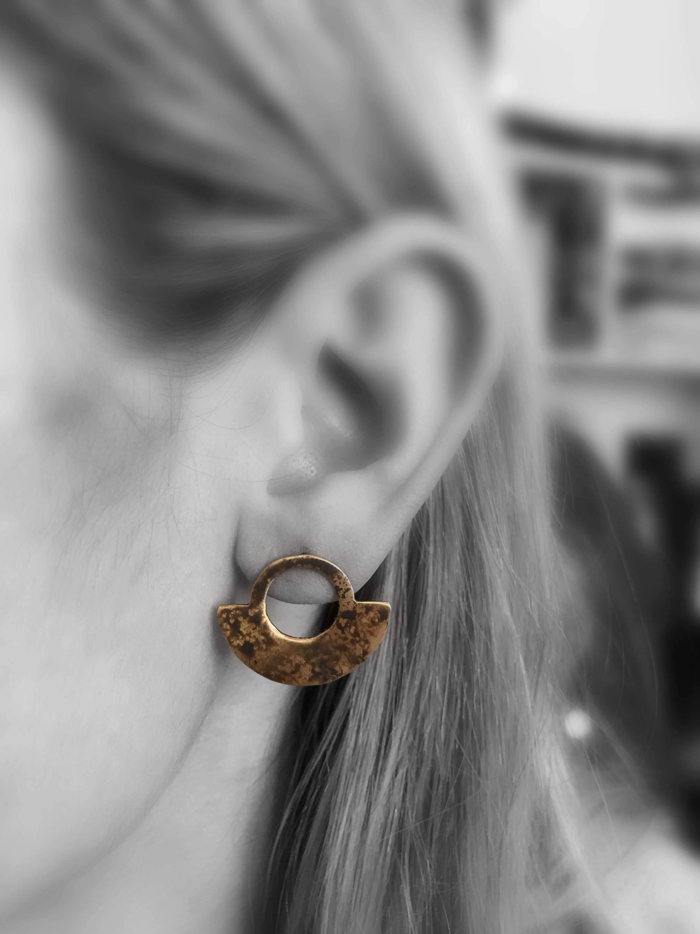 Oxidised brass earrings | Yellow - Black Balancing Earrings - CURIUDO