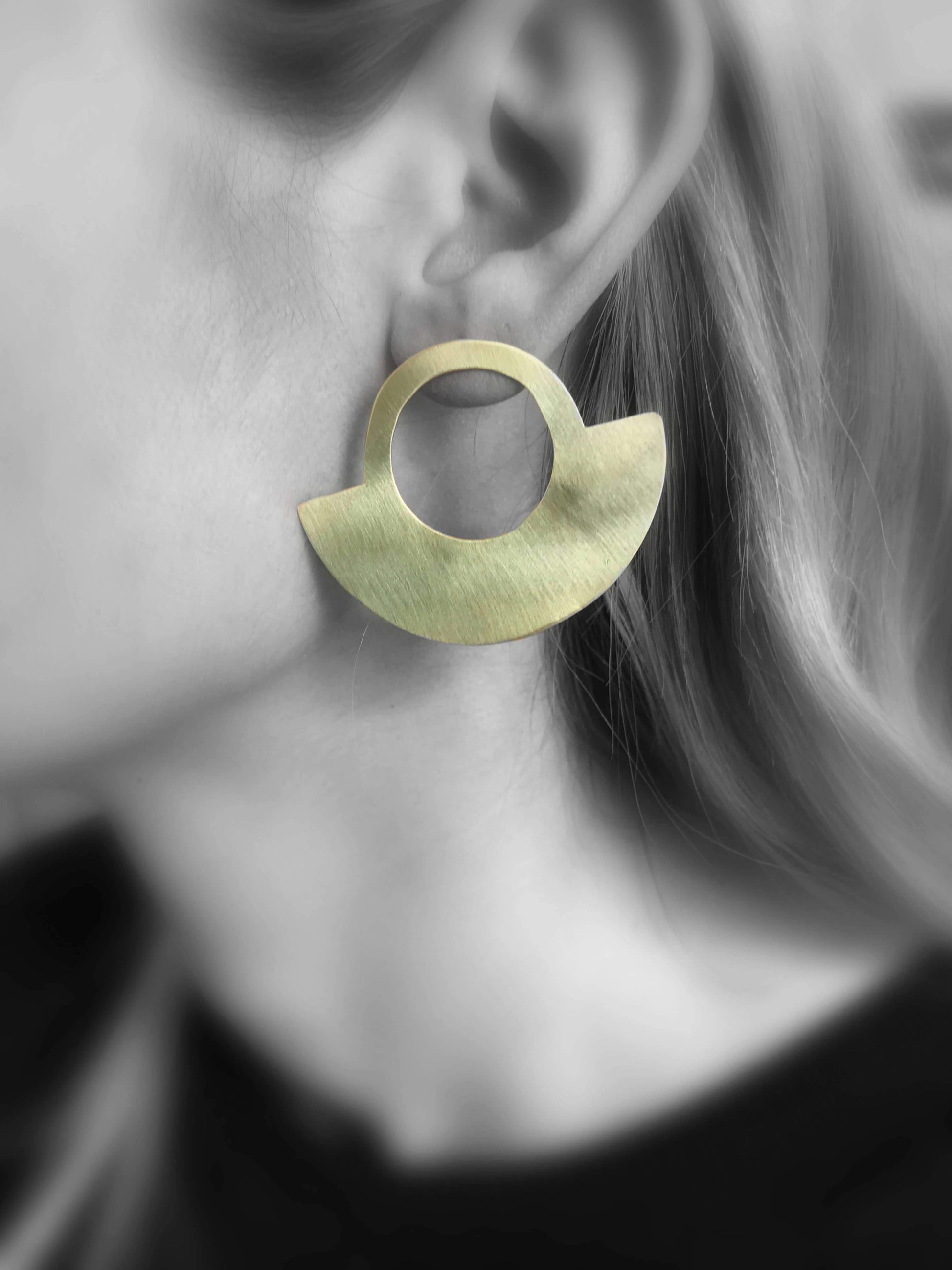 Brass earrings | Yellow Balancing Earrings - CURIUDO