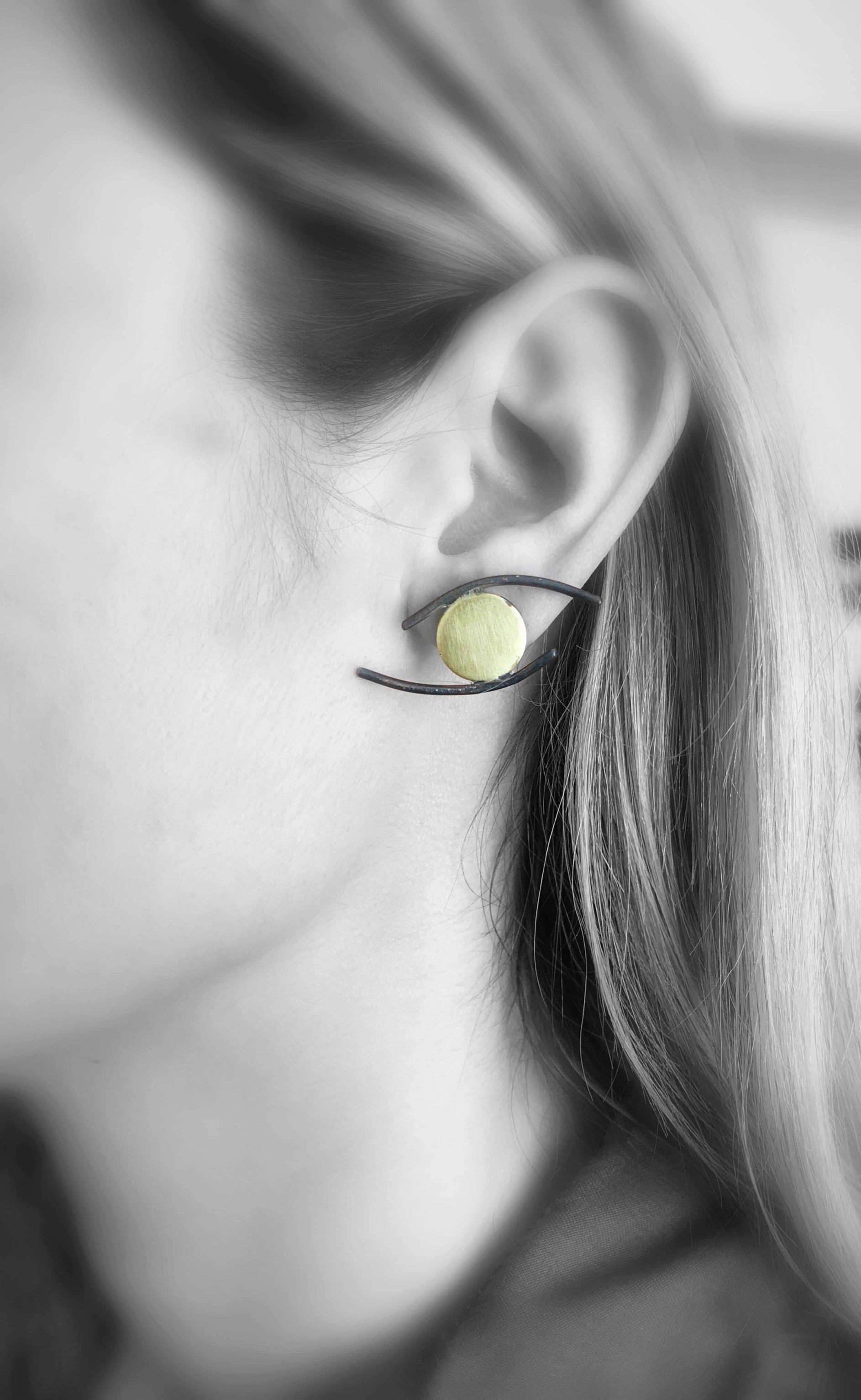Oxidised brass earrings | Black - Yellow Mataki Earrings - CURIUDO