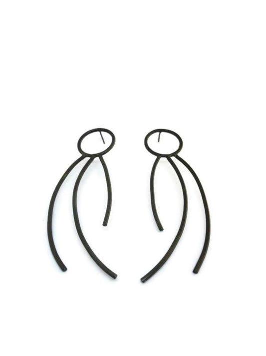 Oxidised brass earrings | Black Dancer Cycles Earrings - CURIUDO