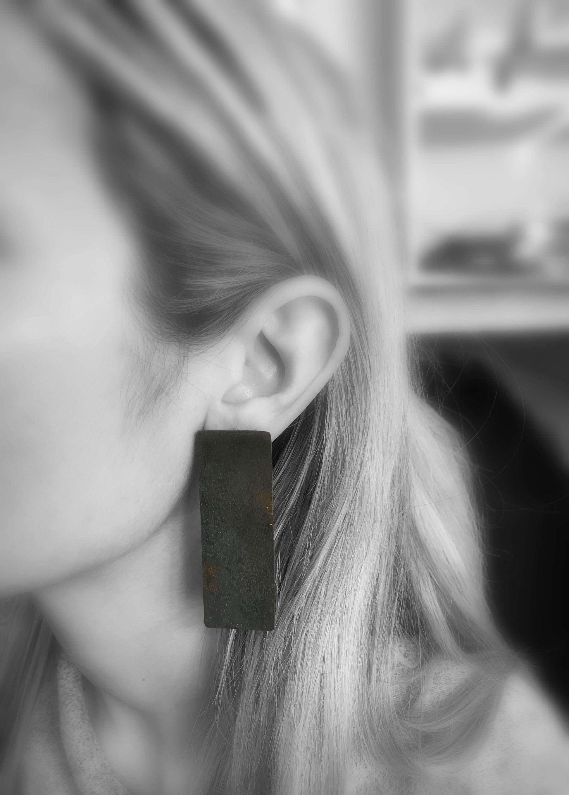 Oxidised brass earrings | Black Parallel Earrings - CURIUDO