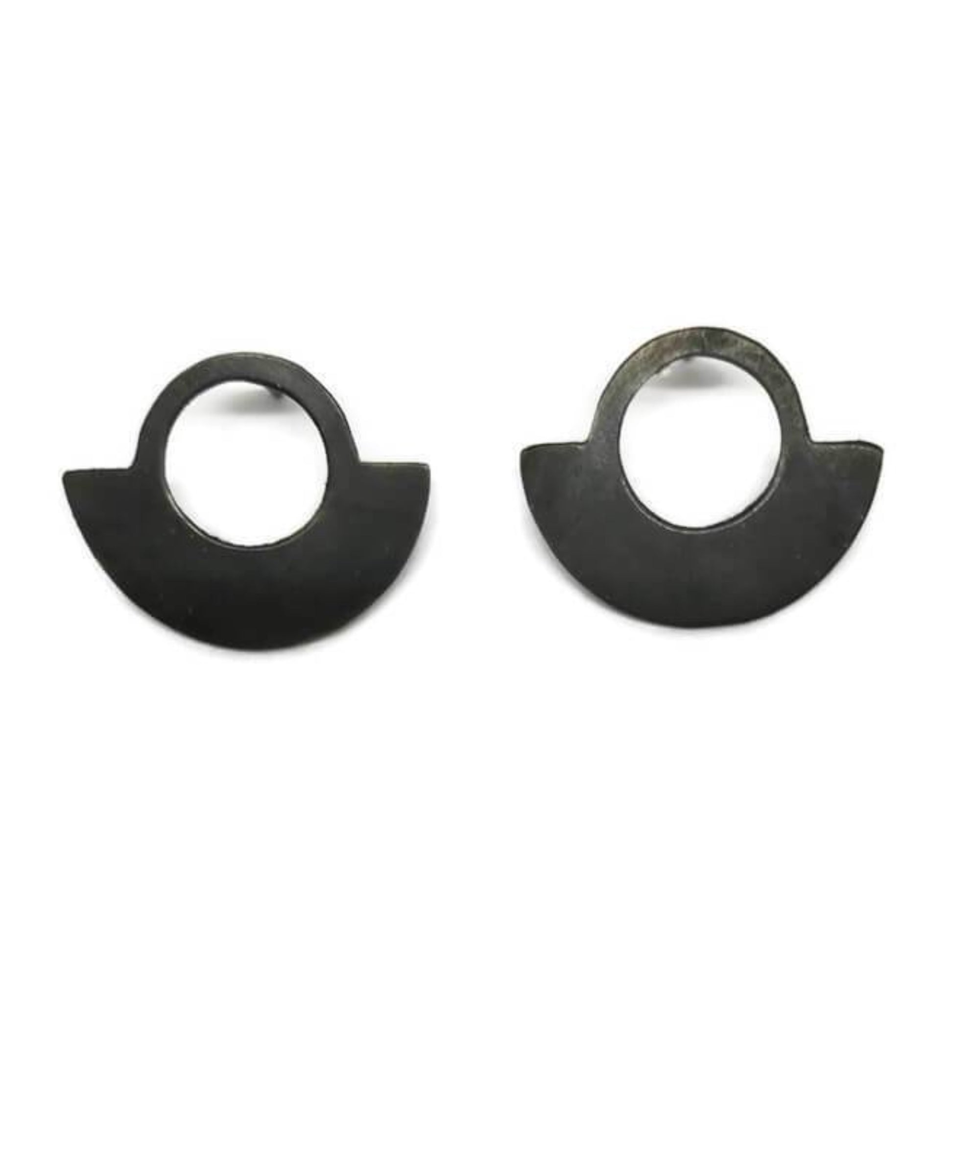 Oxidised brass earrings | Black Balancing Earrings - CURIUDO