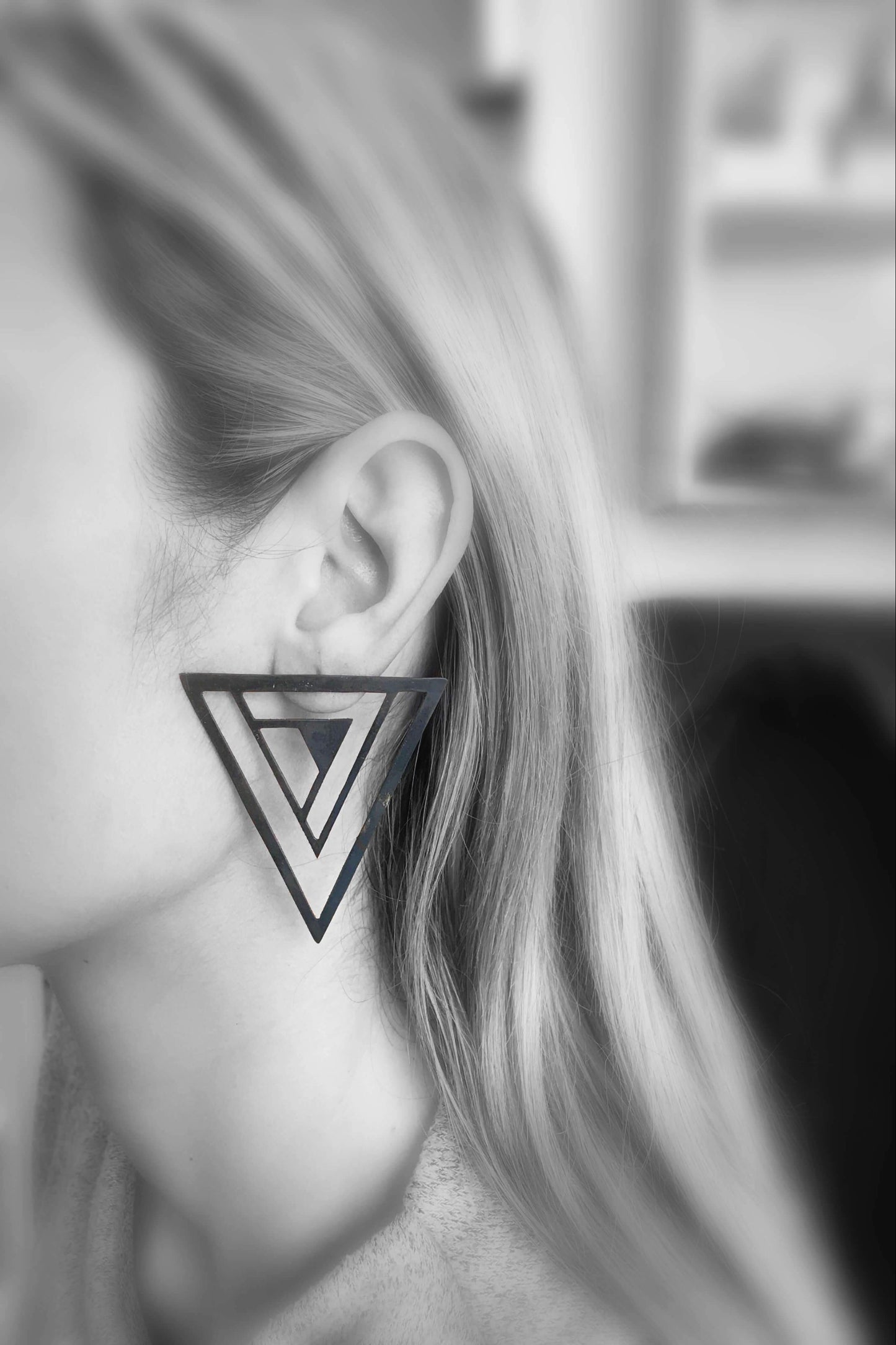 Oxidised brass earrings | Black Pyramides Earrings - CURIUDO