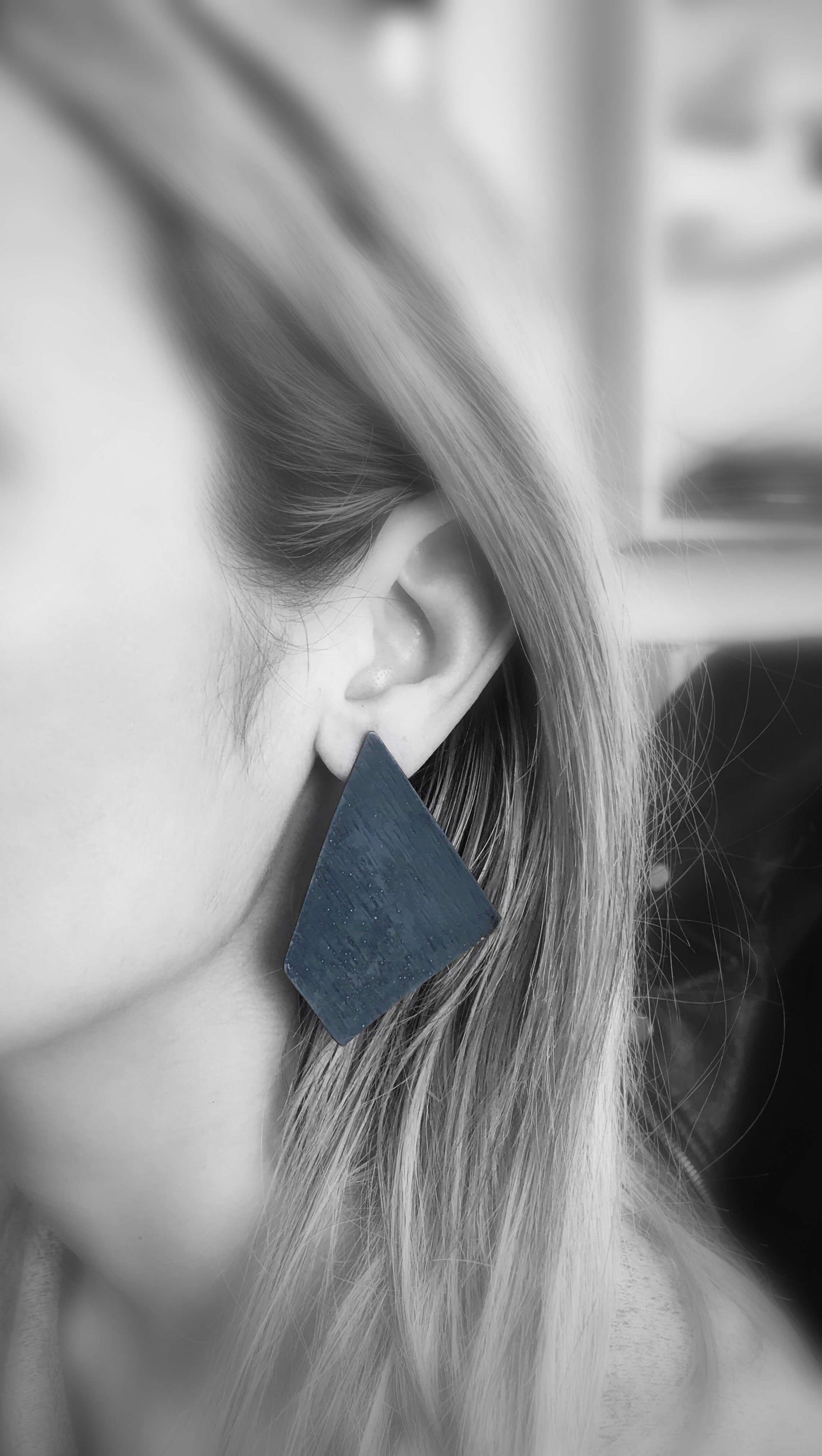 Oxidised brass earrings | Black Fire In Geometry Earrings - CURIUDO