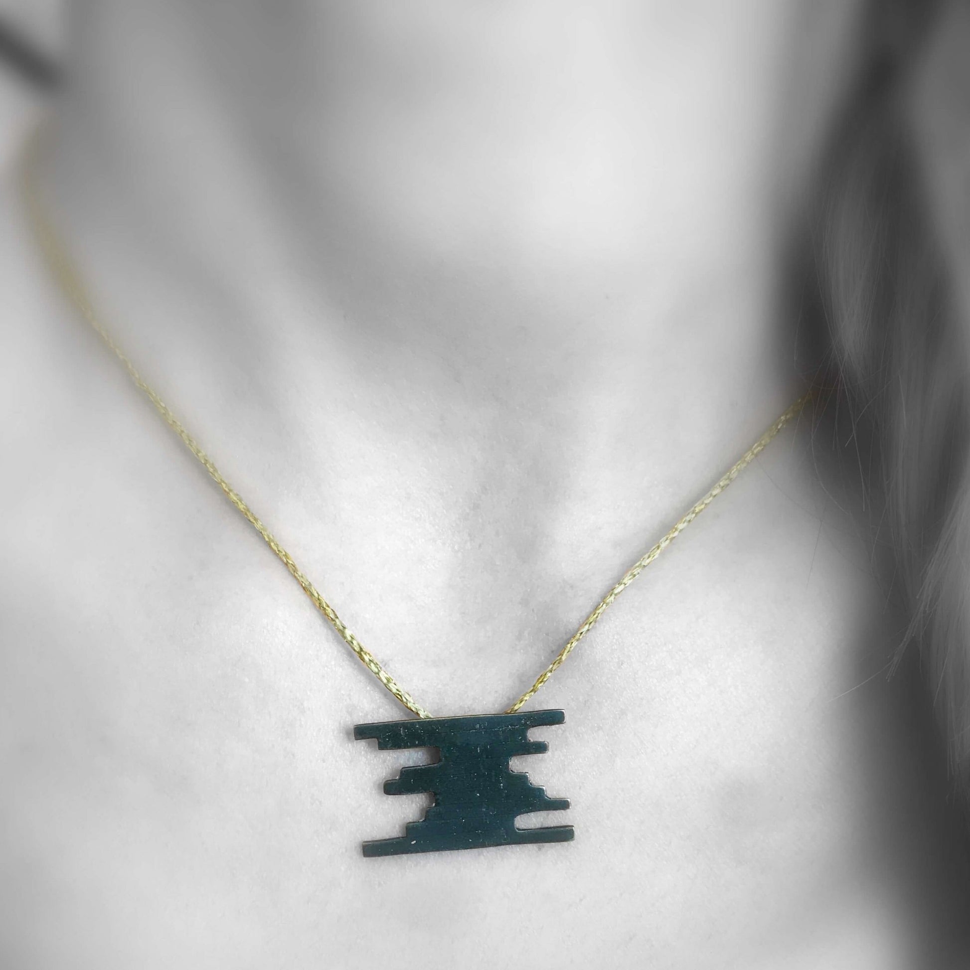 Oxidised brass necklace | Black Unified Lines Necklace - CURIUDO