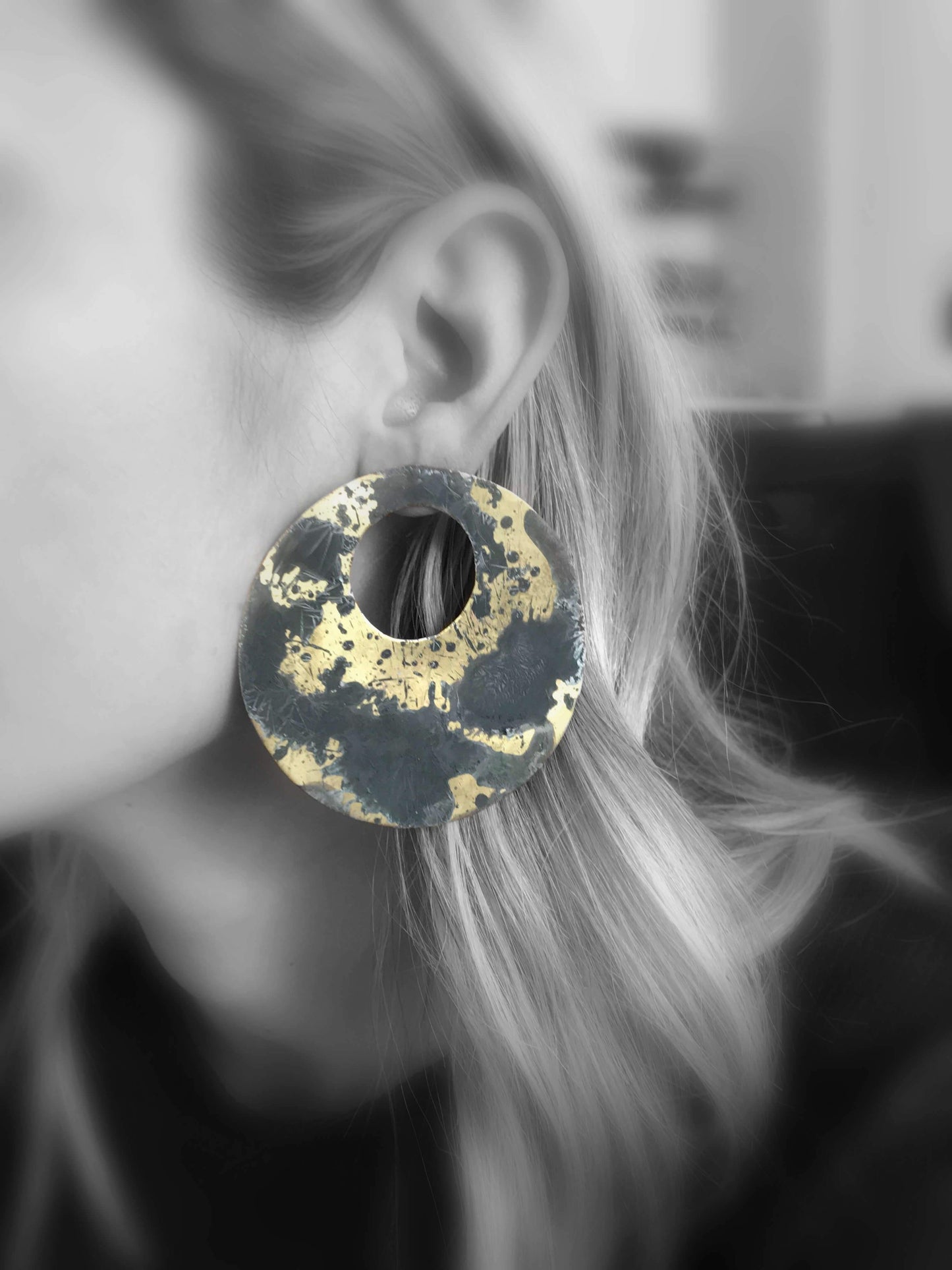  Oxidised brass earrings | Yellow - Black Full Moon Earrings - CURIUDO