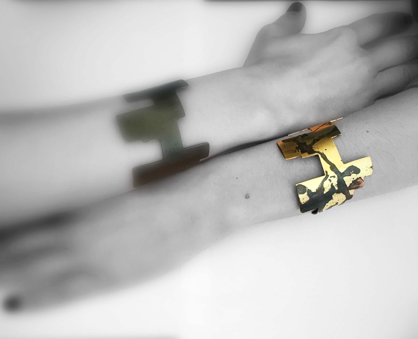 Oxidised brass cuff bracelet | Yellow - Black Tsakana Bracelet - CURIUDO