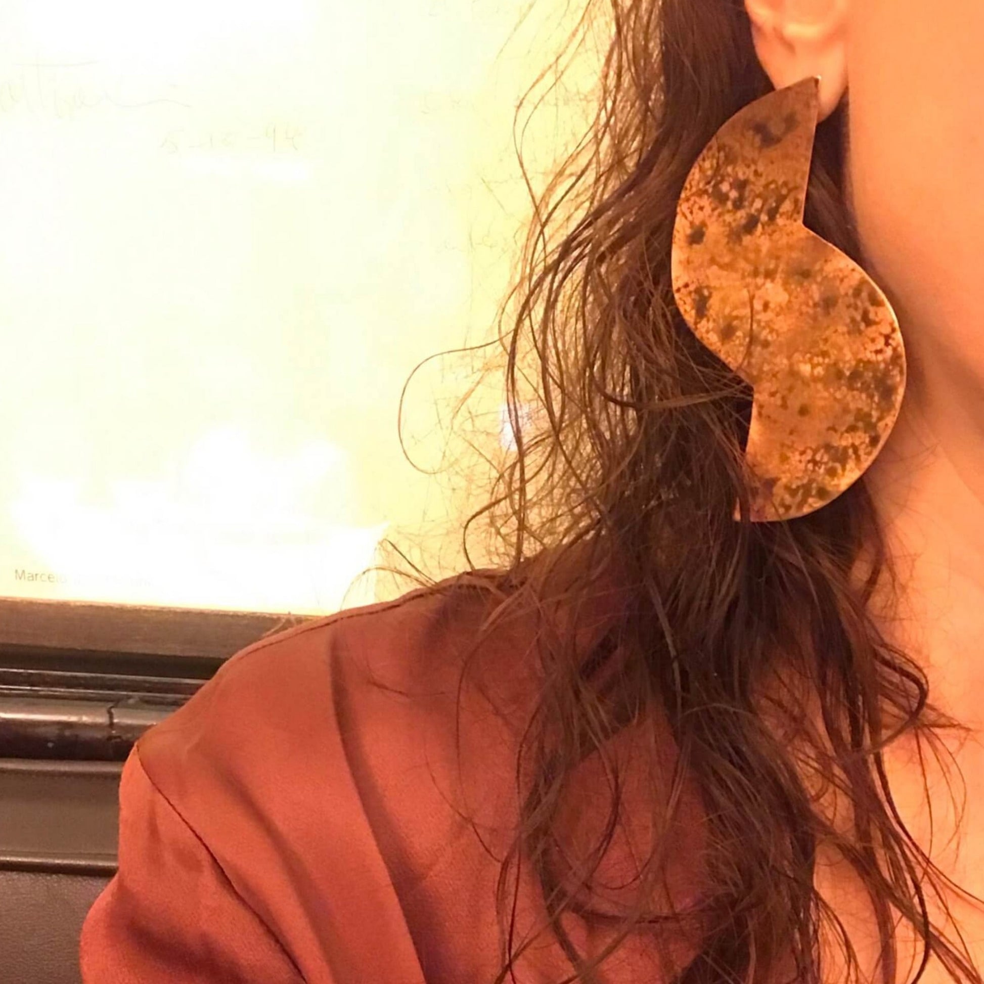 Oxidised rass earrings | Rose - Black Opposite Elxis Earrings - CURIUDO