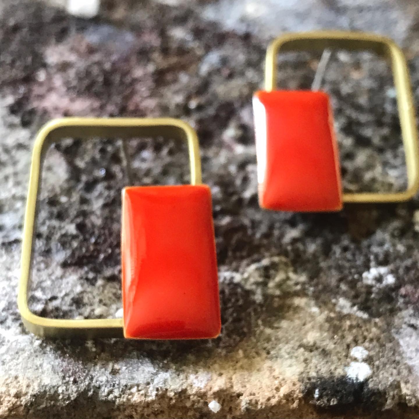 Brass earrings with resin | Connection Earrings - CURIUDO