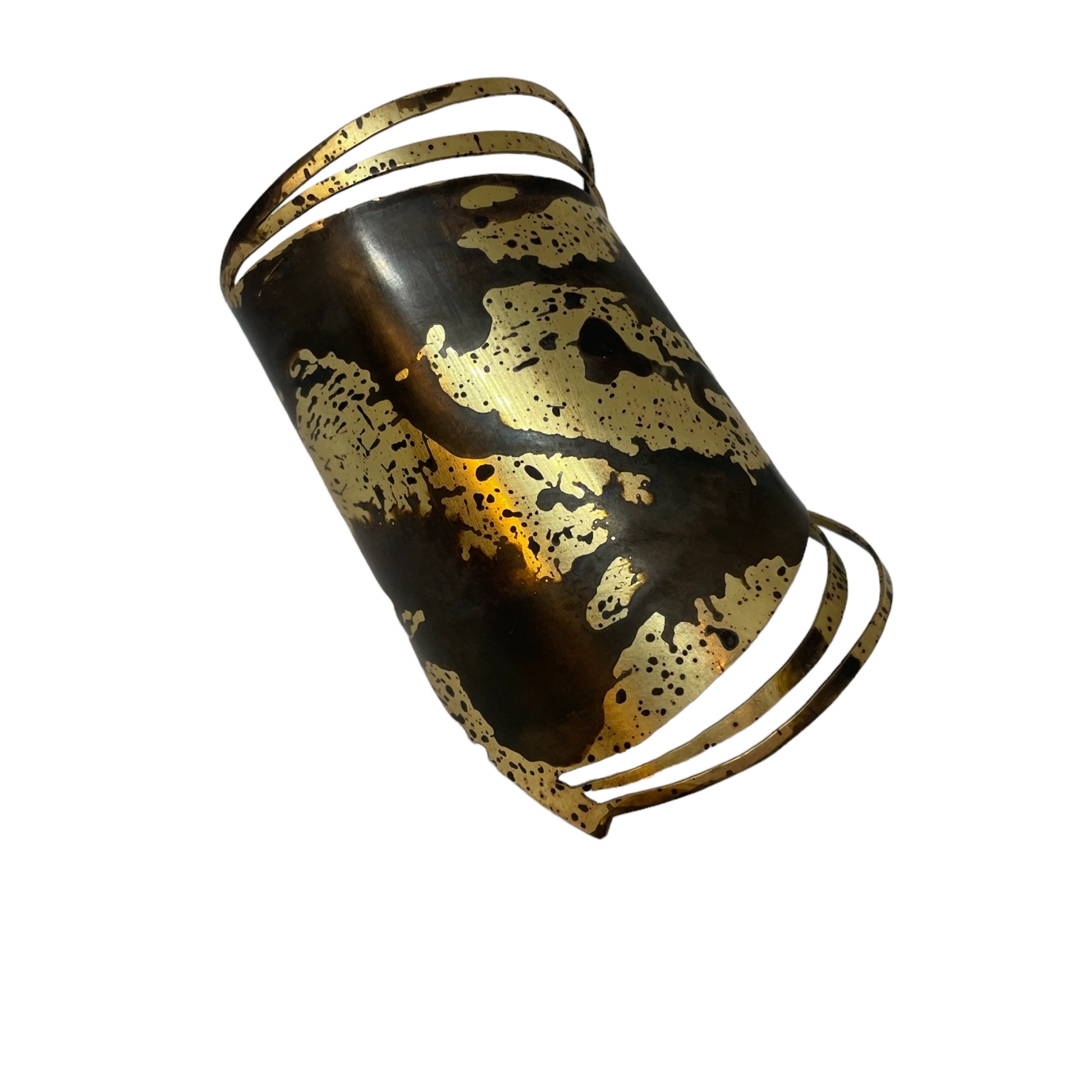 Oxidised brass cuff bracelet | Yellow - Black Low Tide Bracelet - CURIUDO