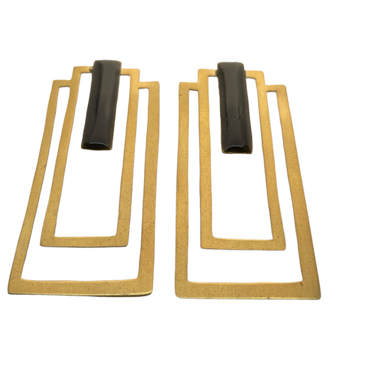 Brass earrings with resin | Structures Earrings - CURIUDO